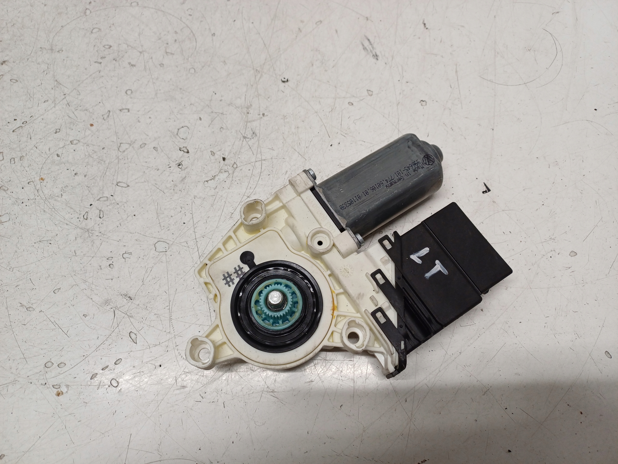 VW TOURAN 1T 03- SILNICZEK SZYBY LEWY TYŁ 1K0959703B