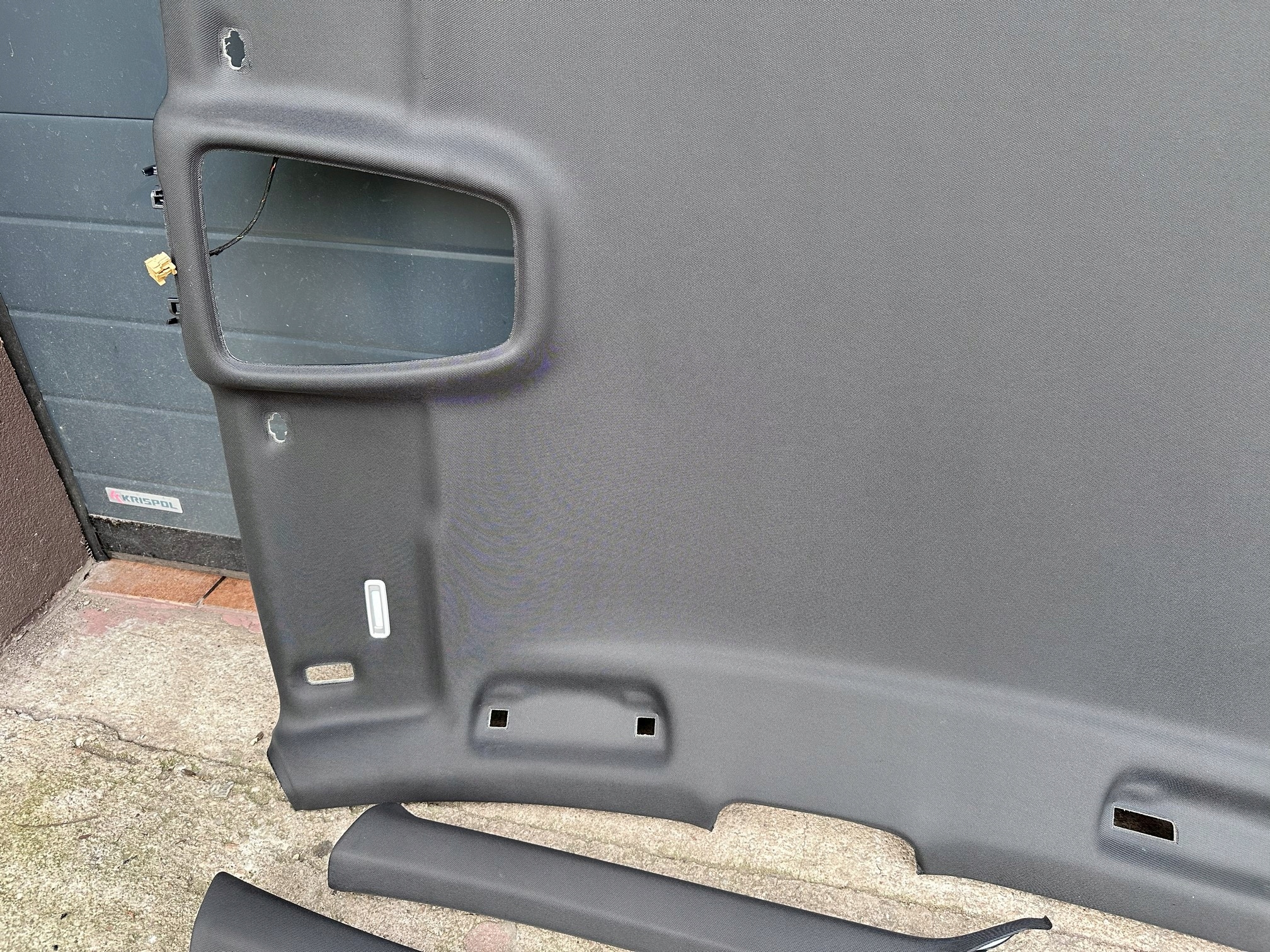 AUDI A4 B9 SEDAN S-LINE PODSUFITKA CZARNA + SŁUPKI KOMPLET Jakość części (zgodnie z GVO) O - oryginał z logo producenta pojazdu (OE)