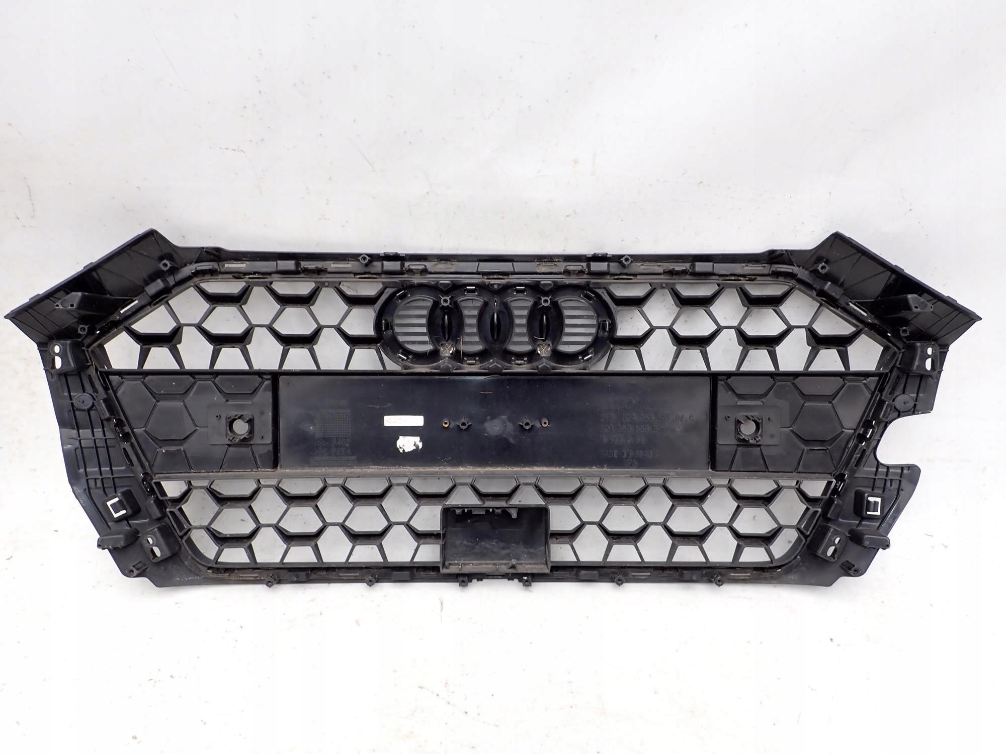 AUDI A1 II 2 S-LINE 18-> Grill Grill