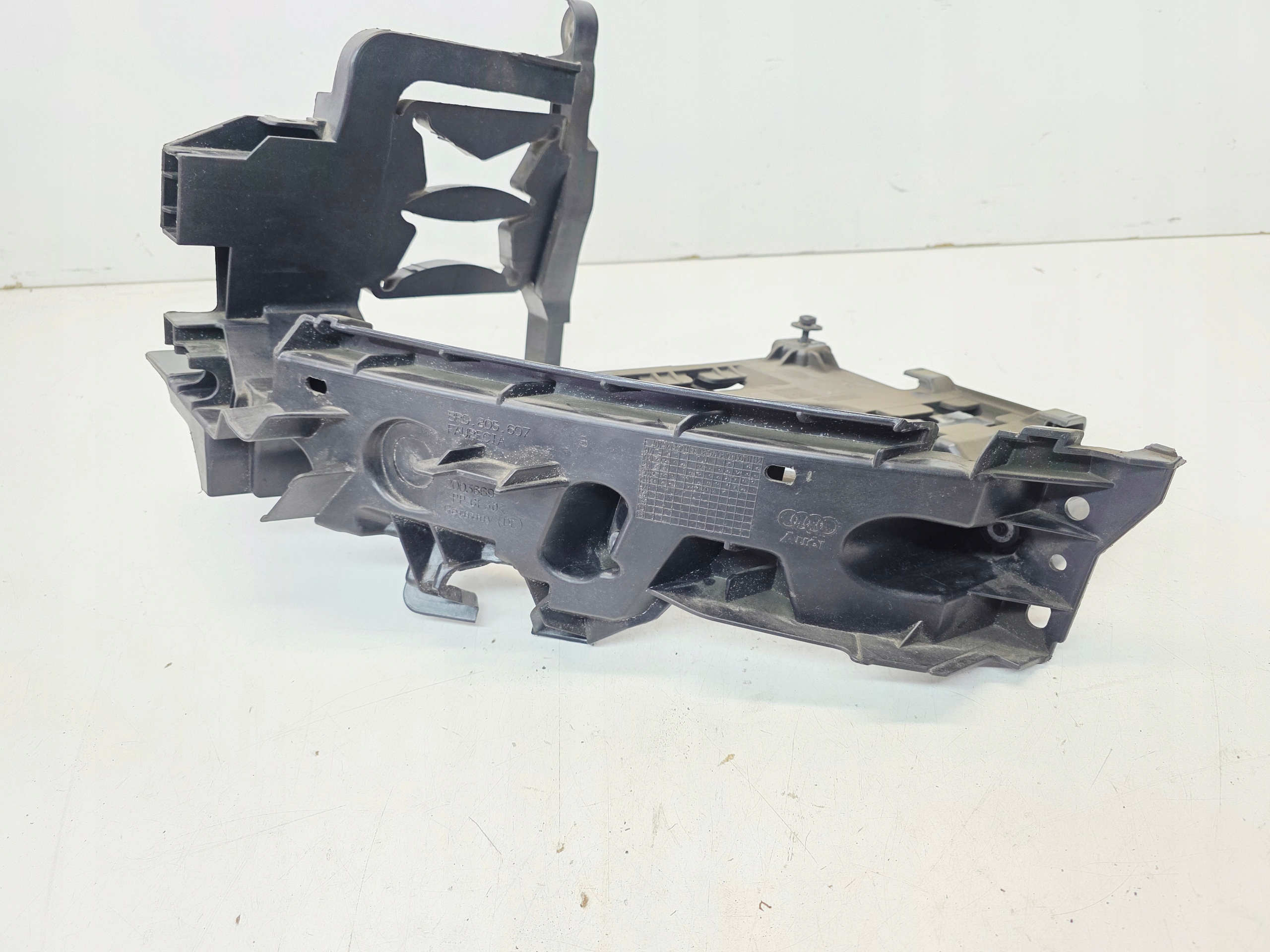 support holder REFLEKTORA left AUDI Q5 8R 8R0805607B