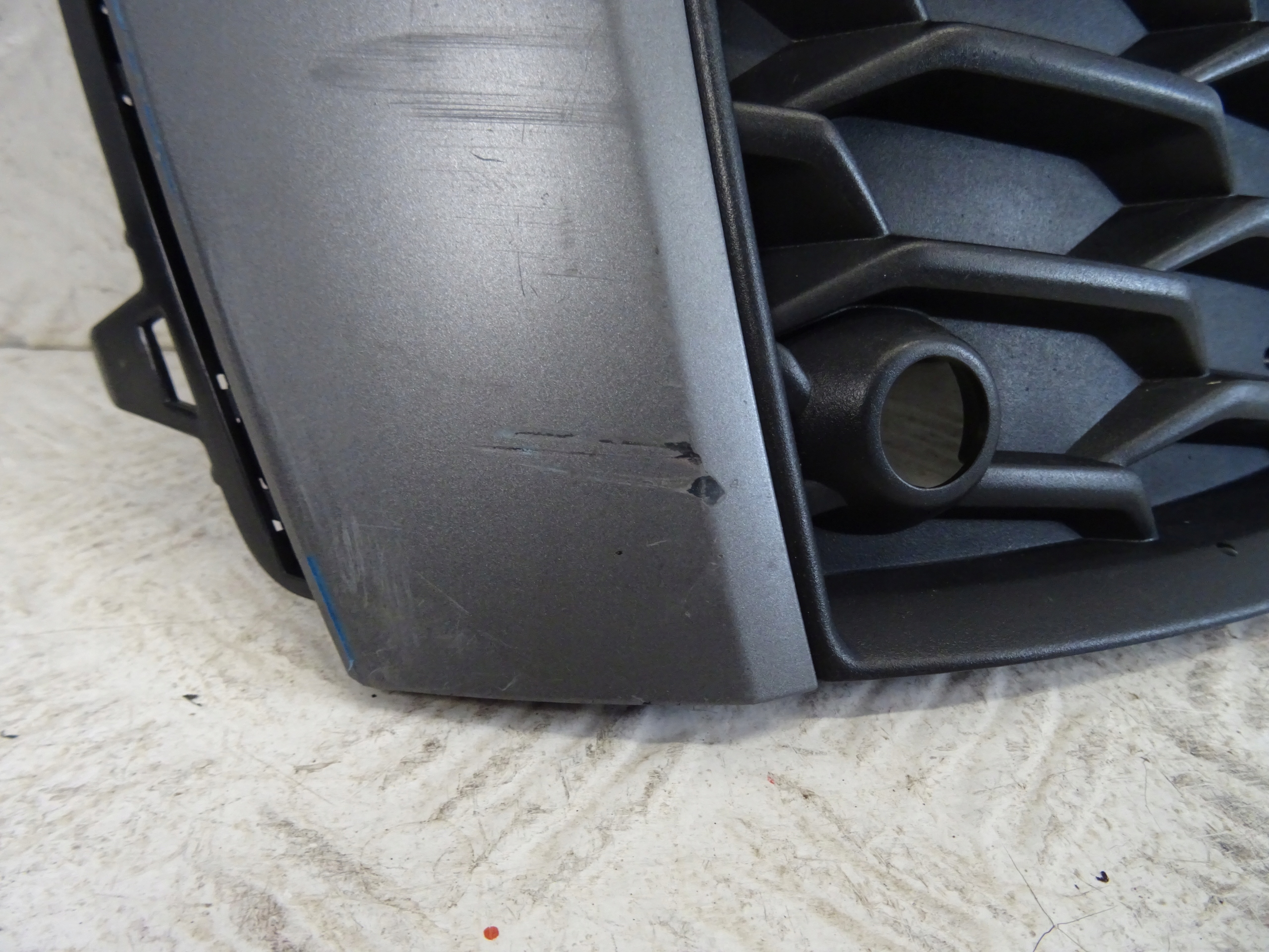 grid of a bumper front front left AUDI A3 8Y 8Y0807681B S-LINE