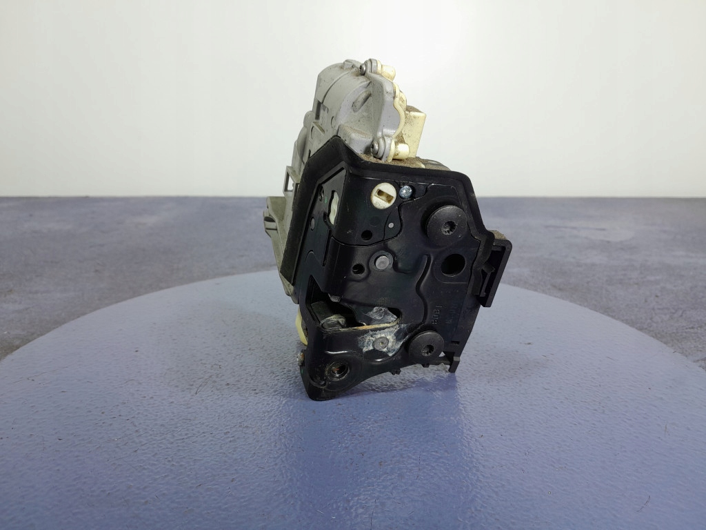 VW PASSAT B6 ZAMEK DRZWI PRZÓD PRAWY PRZEDNI 7 PIN EU 3C1837016A