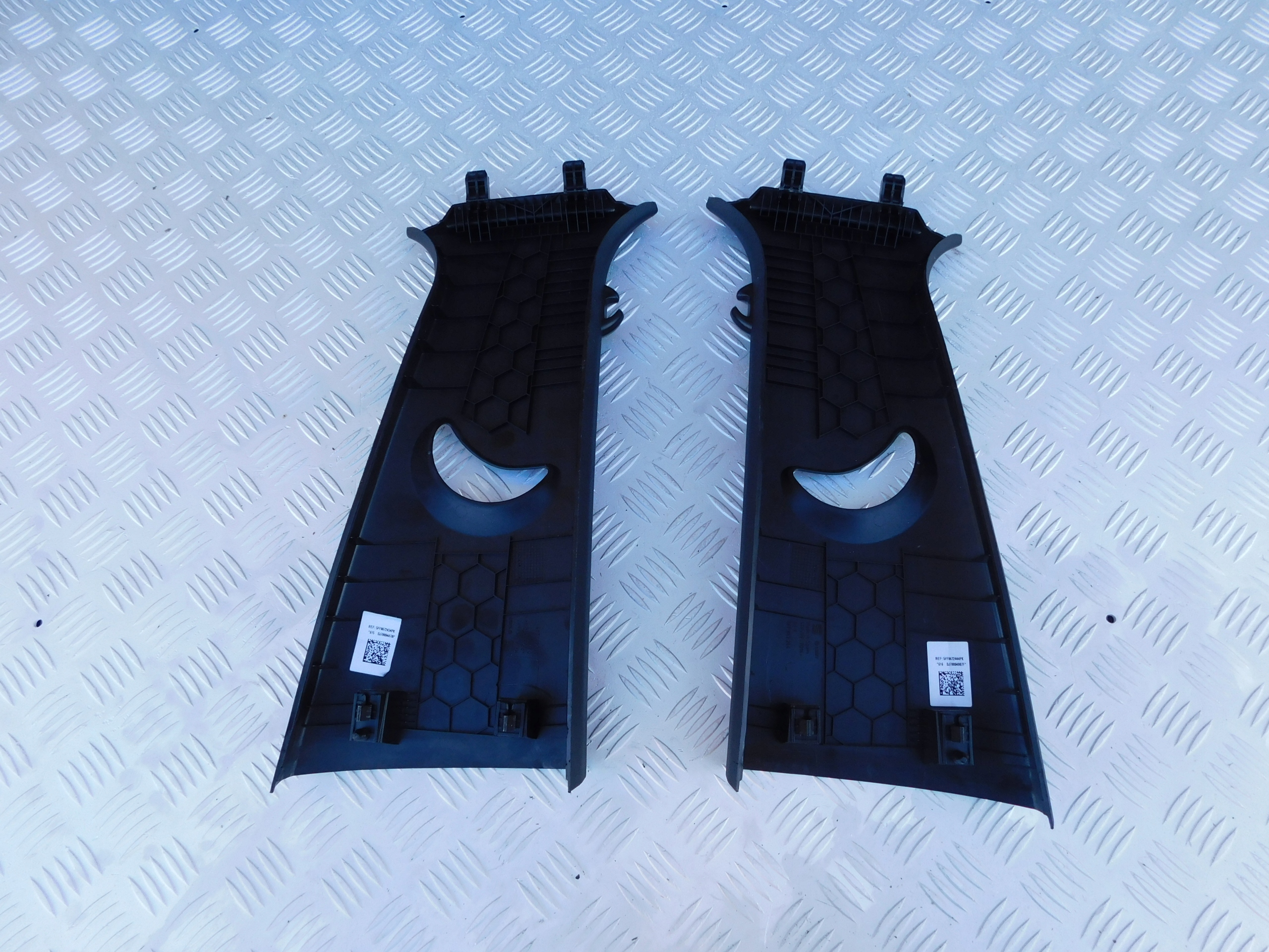 Cupra Formentor upper cover slupka left right side supports