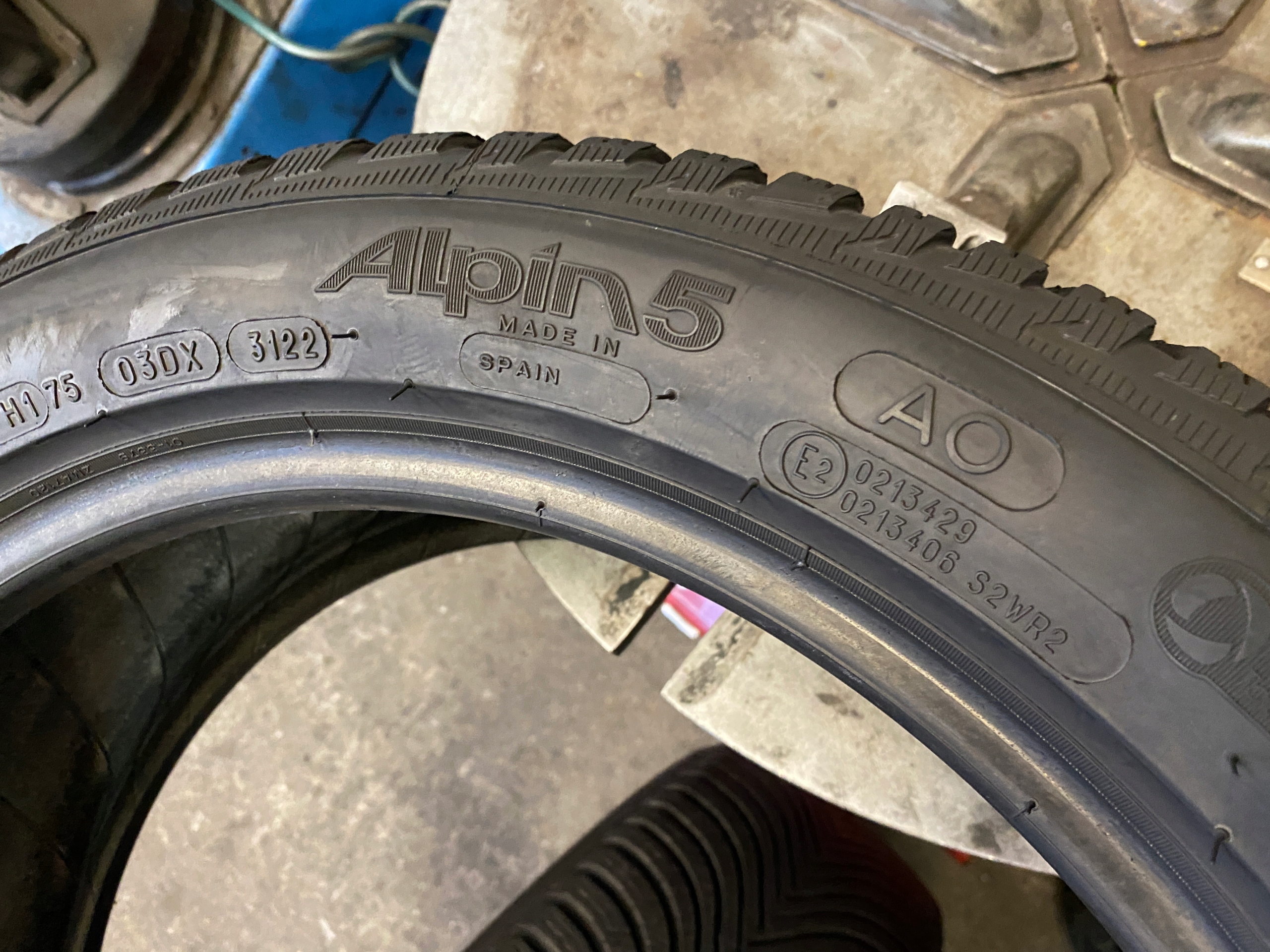 2 tyres winter 205/50R17 Michelin Alpin 5