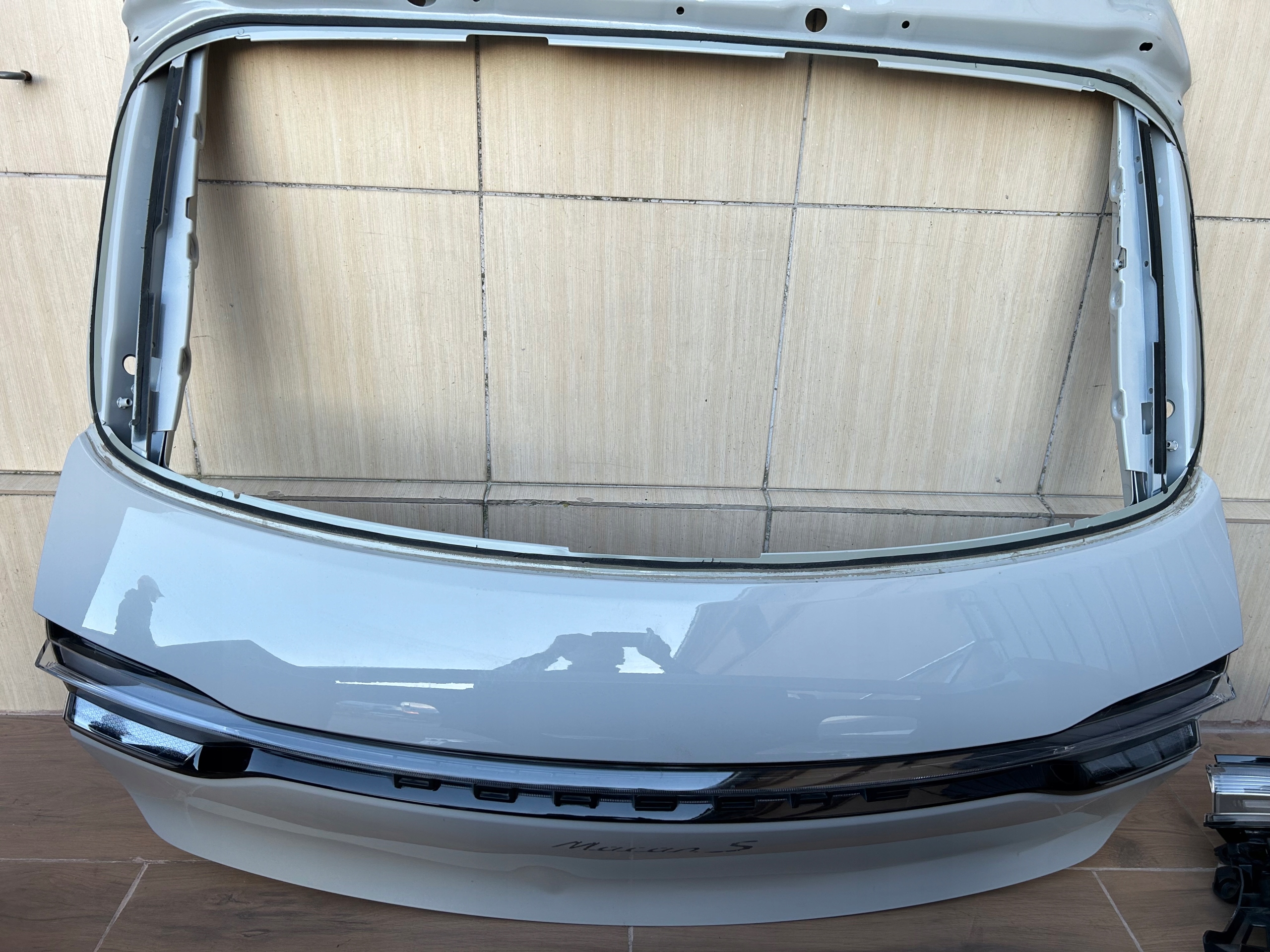 boot doors light cap bumper rear sider Porsche Macan S,GTS Lift 22-25