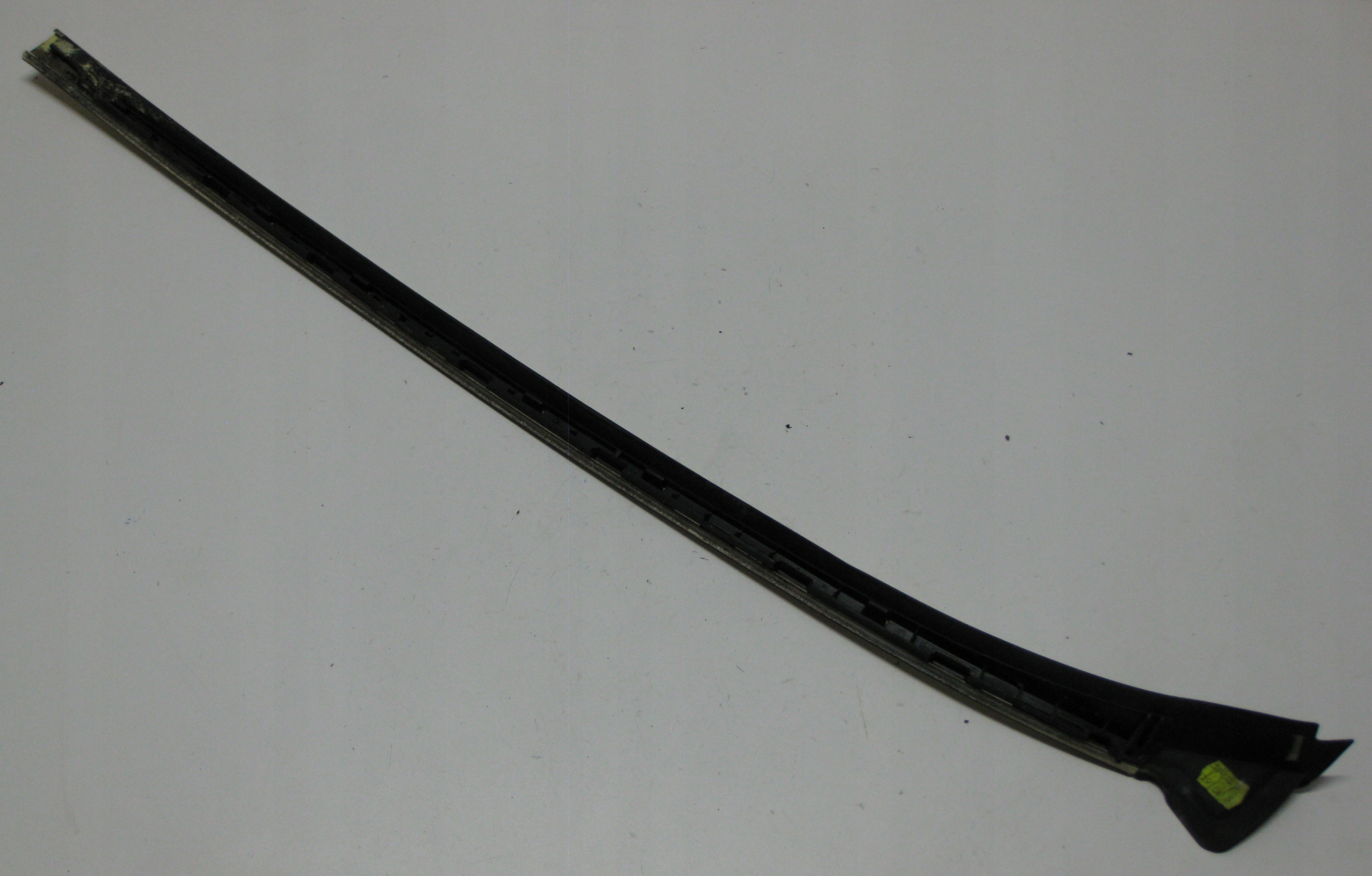 MERCEDES W212 LIFT E class 13R moulding windows front left A2126900982