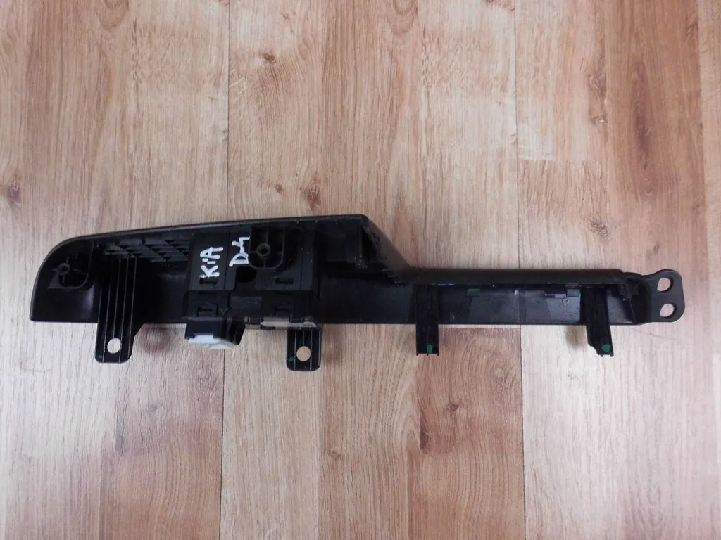 KIA Sportage IV switch windows left rear part