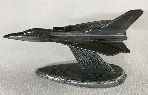 Tornado Panavia kovový model na stativu