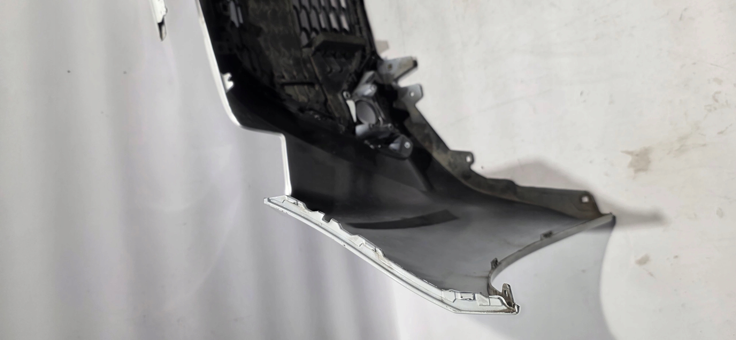 front bumper grille TOYOTA COROLLA E21 KOMBI HB 19- original 52119-02J90