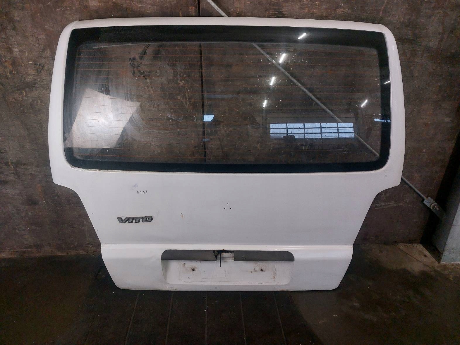 КРИШКА БАГАЖНИКА СКЛО ЗАД. ЗАДНЯ MERCEDES VITO W638