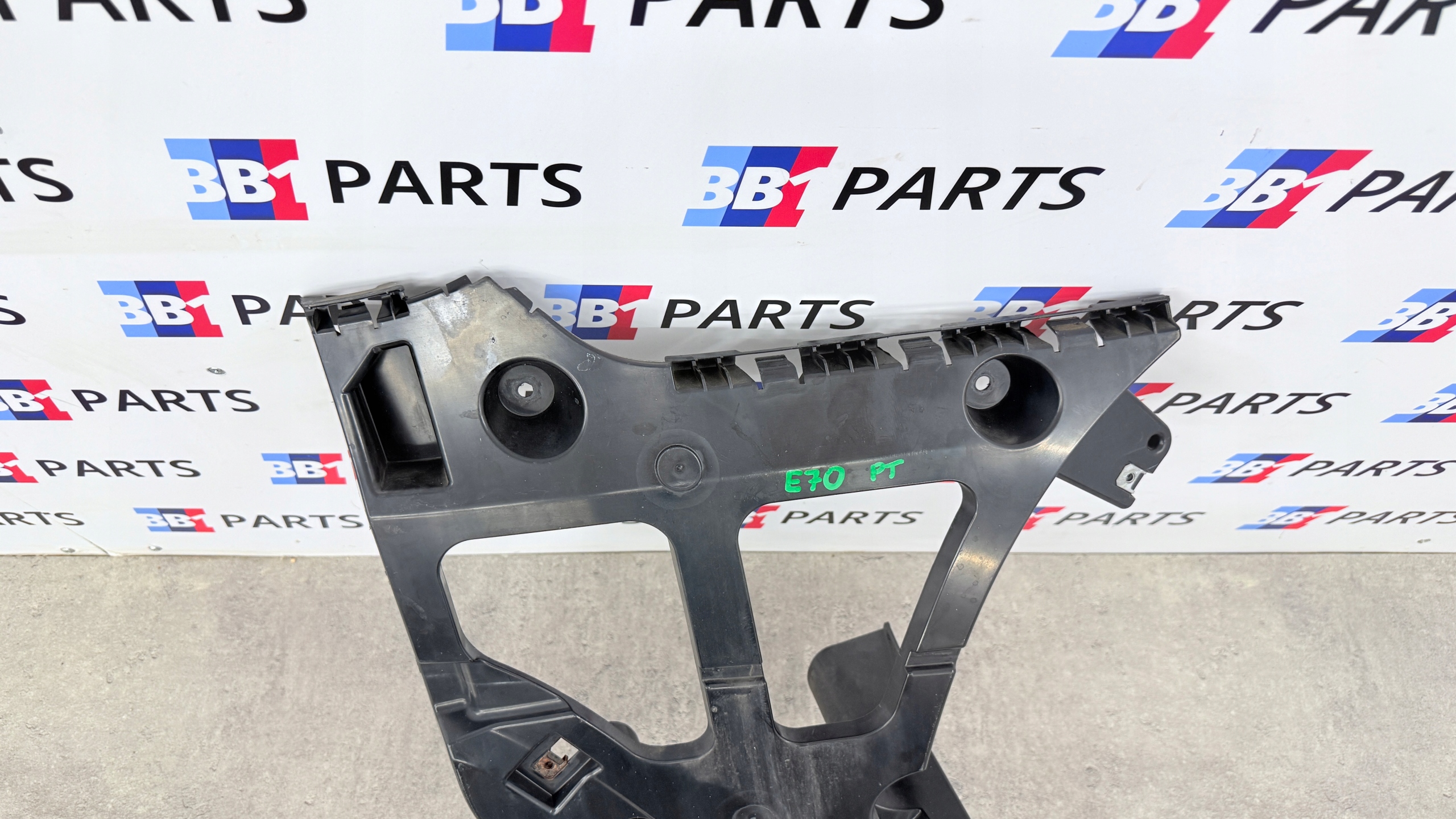 BMW E70 X5 Support Support plaque Pare choc Droite Arrière Arrière 7227758