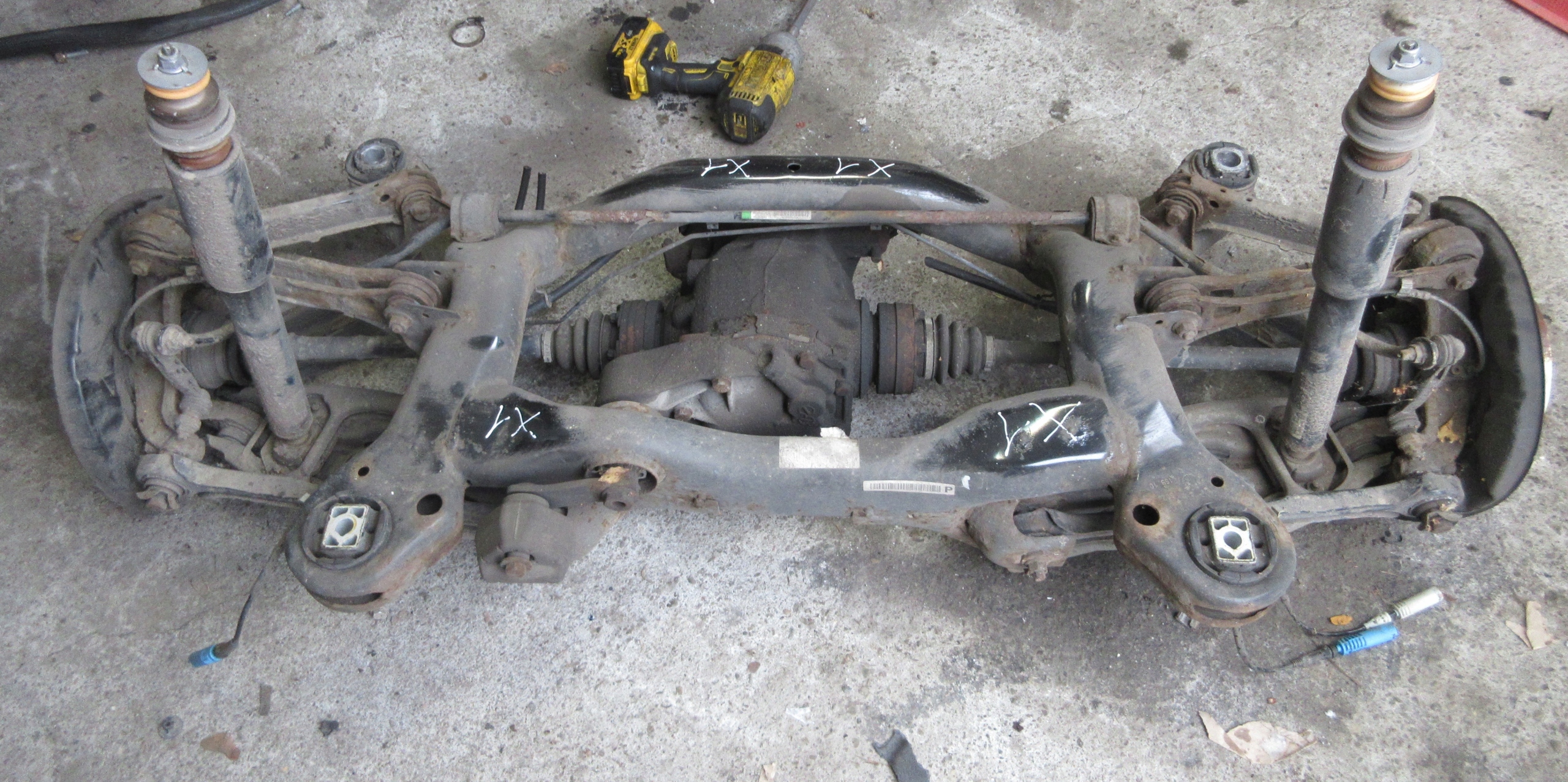 BELKA ZAWIESZENIA OŚ TYŁ TYLNA BMW X1 E84 2.0 D