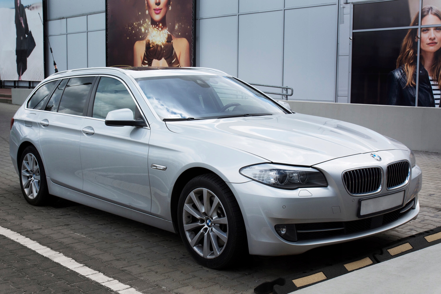 LISTWA NAKLADKA NA ZDERZAK BMW 5 F11 TOURING Version European