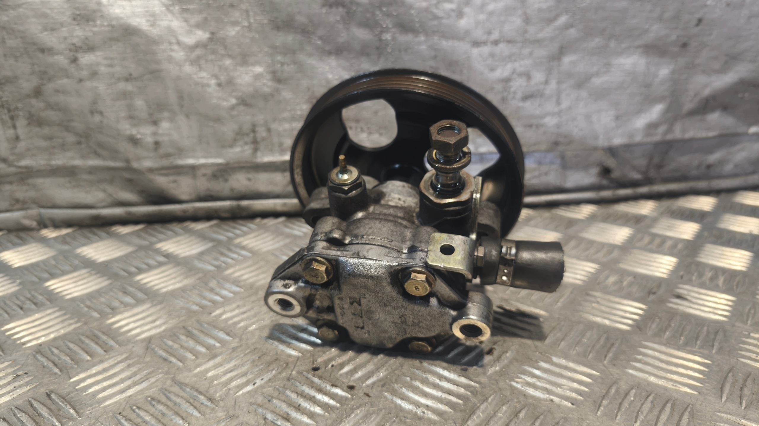 servo pump MITSUBISHI SPACE STAR 1.8GDI 2001r