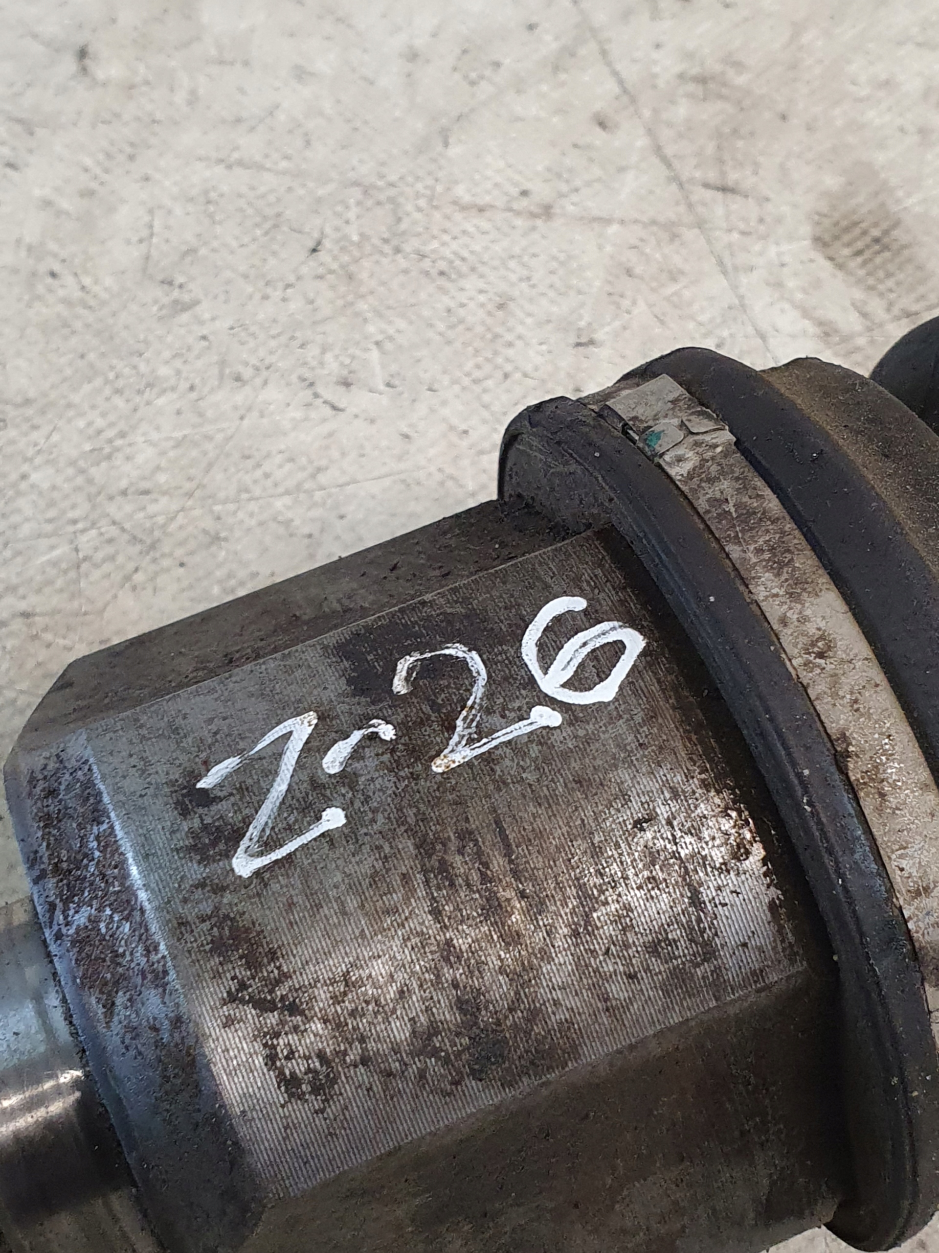 semi-axis left VOLVO V70 II 2.5T 03r.