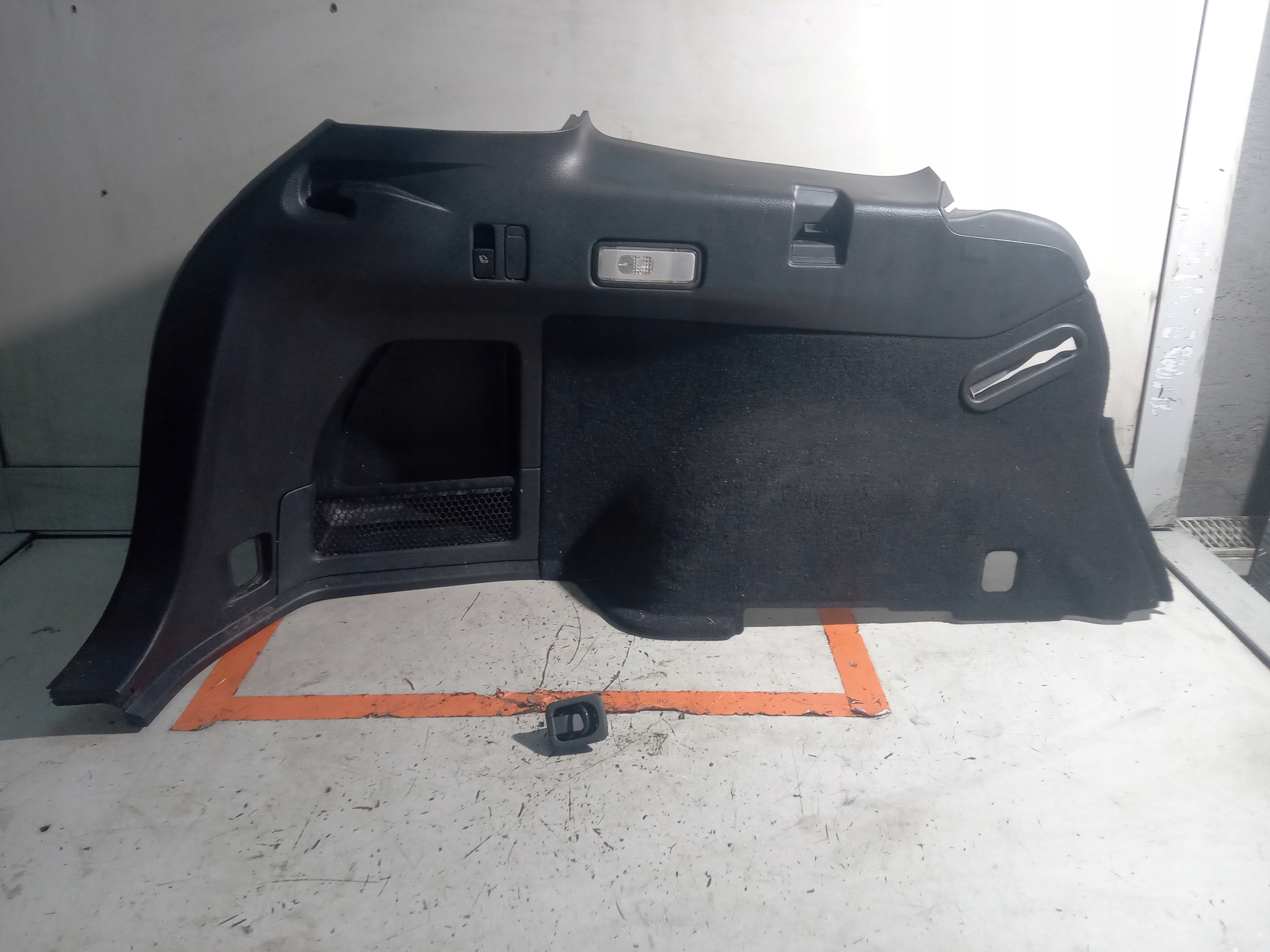 SUBARU LEVORG ОБШИВКА БАГАЖНИКА ЛЕВЫЙ