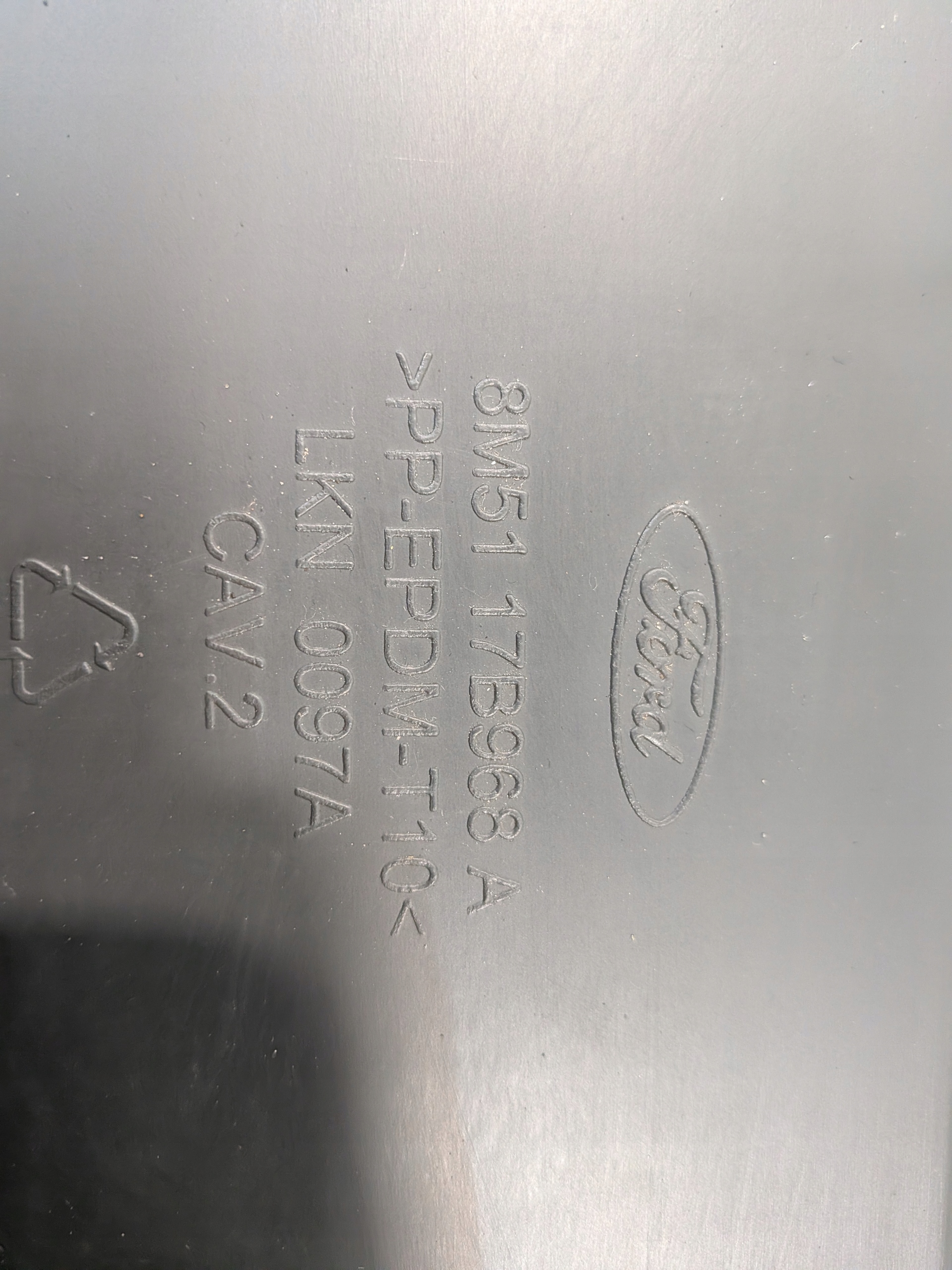 spoiler grid of a bumper front OE 8M5117B968A FORD Focus 2 II 04-11