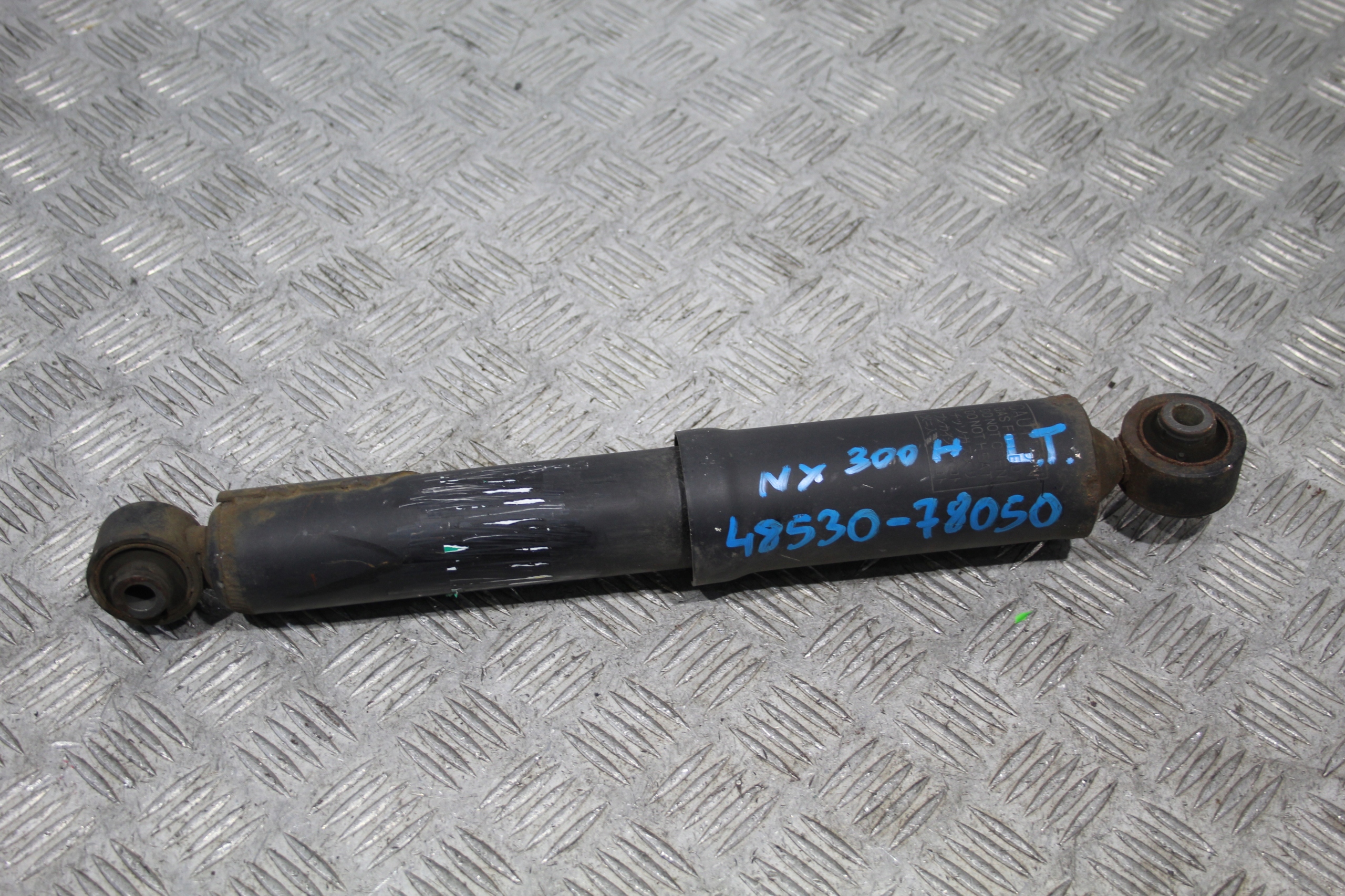shock absorber left rear part LEXUS NX 300H LIFT