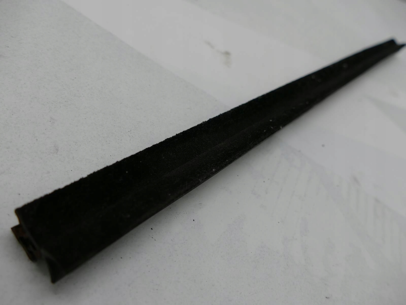MERCEDES S W126 SE moulding dust left rear part