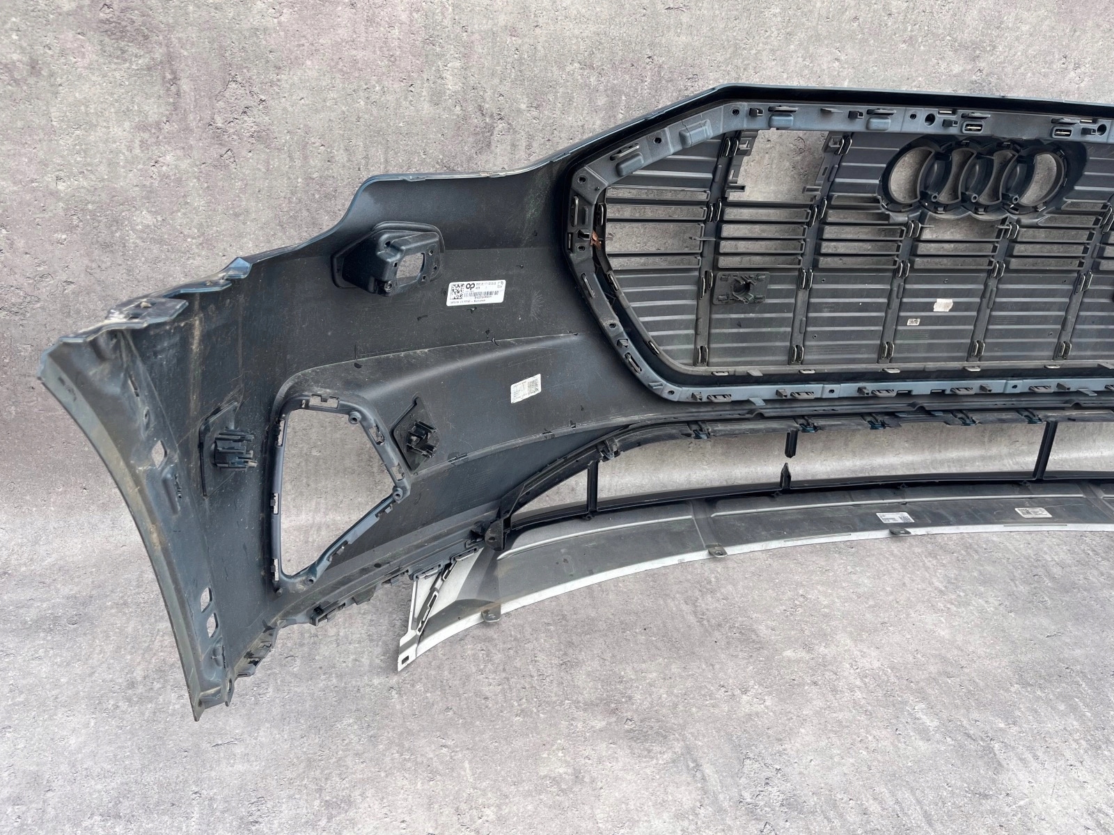ZDERZAK PRZÓD AUDI E-TRON 4KE Numer katalogowy części 4KE807437