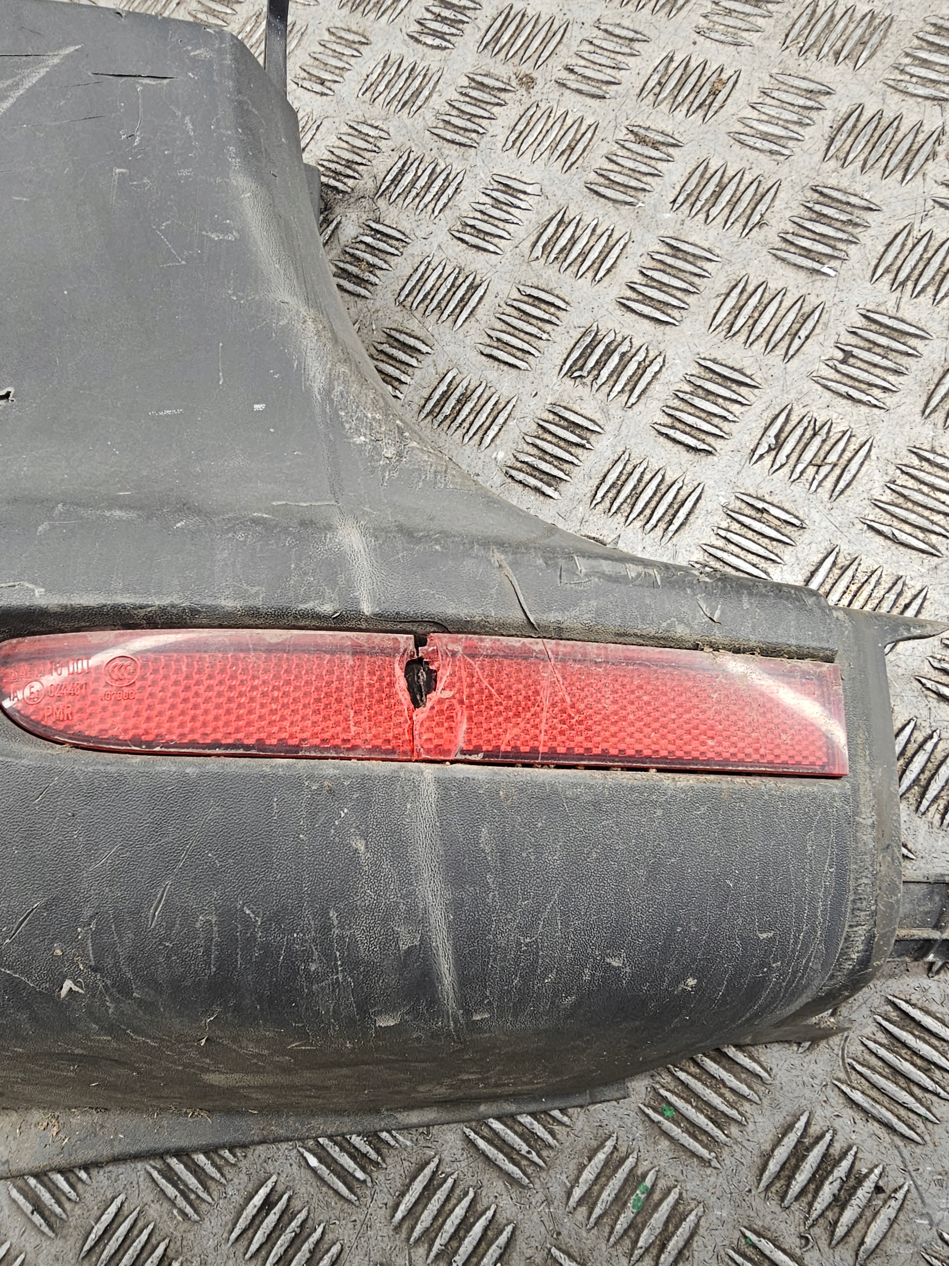 Ecke der Stoßstange links heck MERCEDES SPRINTER 907 A9078801800