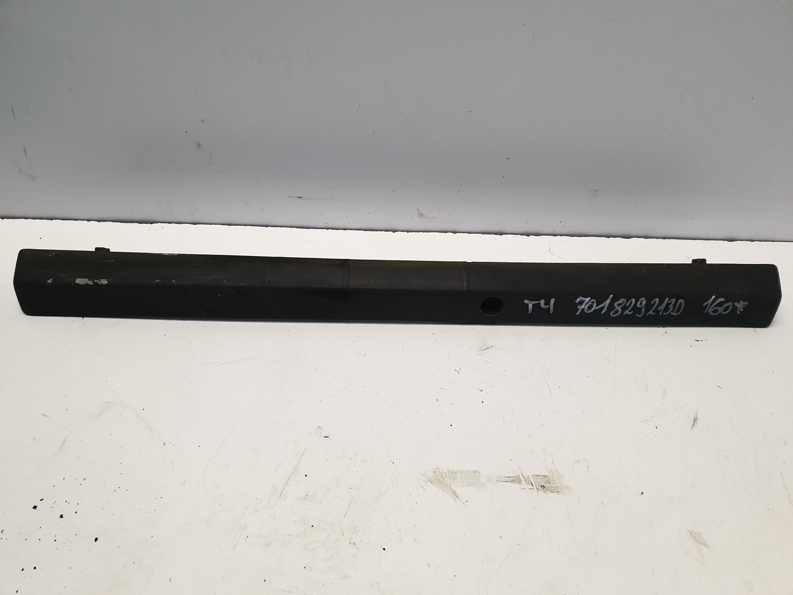 BLENDA LISTWA KLAPY BAGAŻNIKA VW T4 701829213D