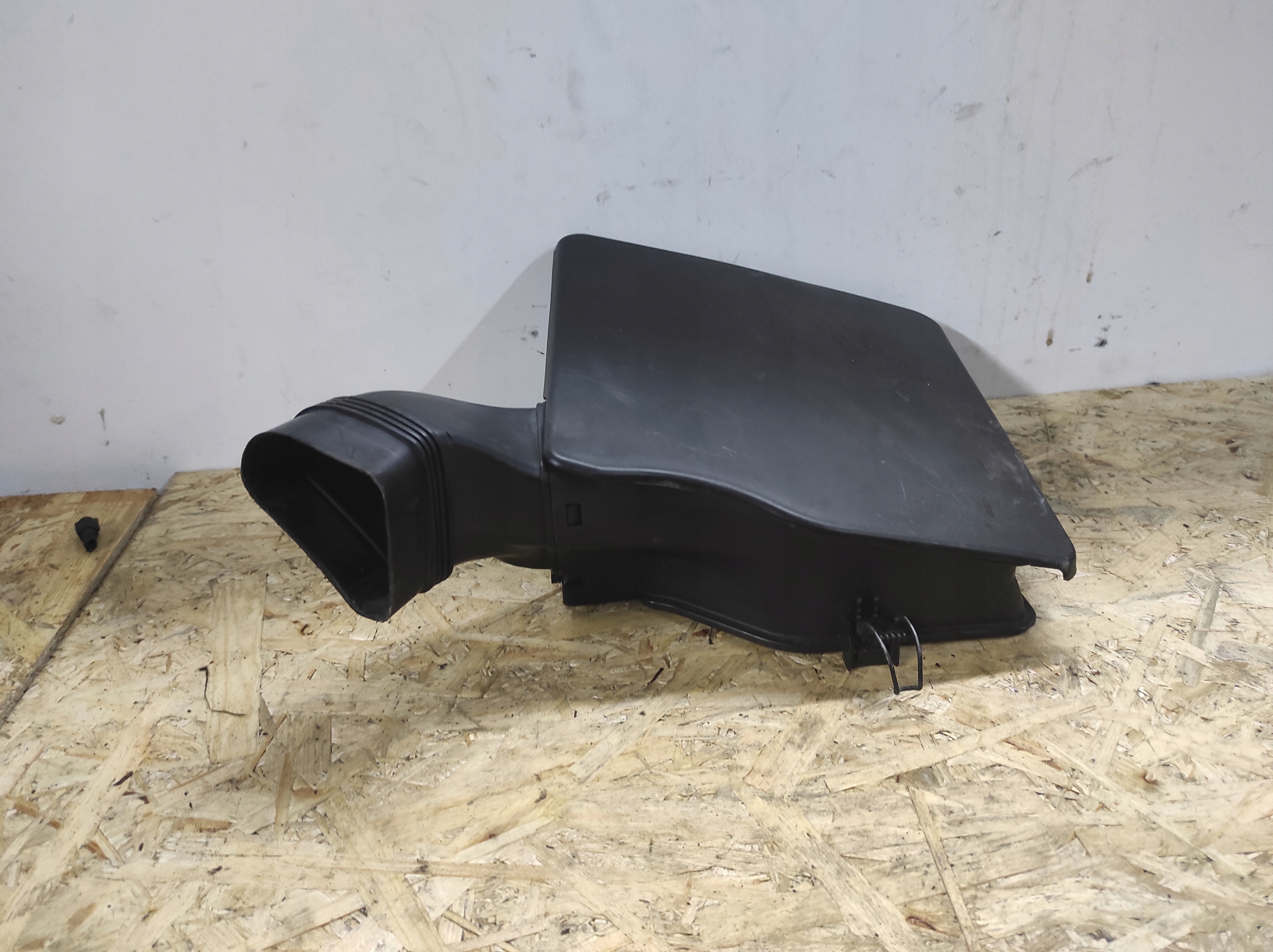 AUDI OBAL FILTER VZDUCHOVÝ 8W0133837H