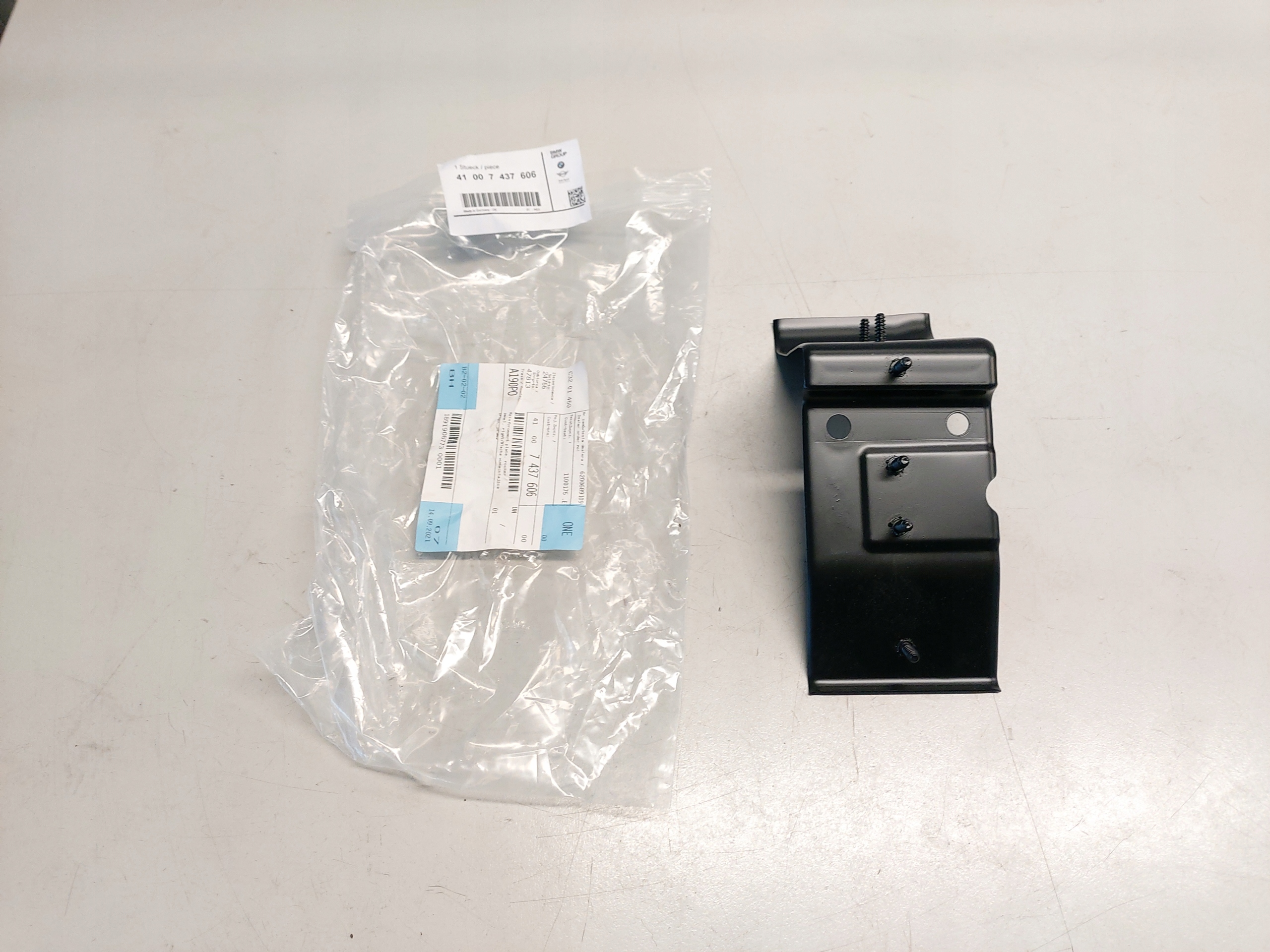 41007437606 - BMW G30 кронштейн панель усиления порога П