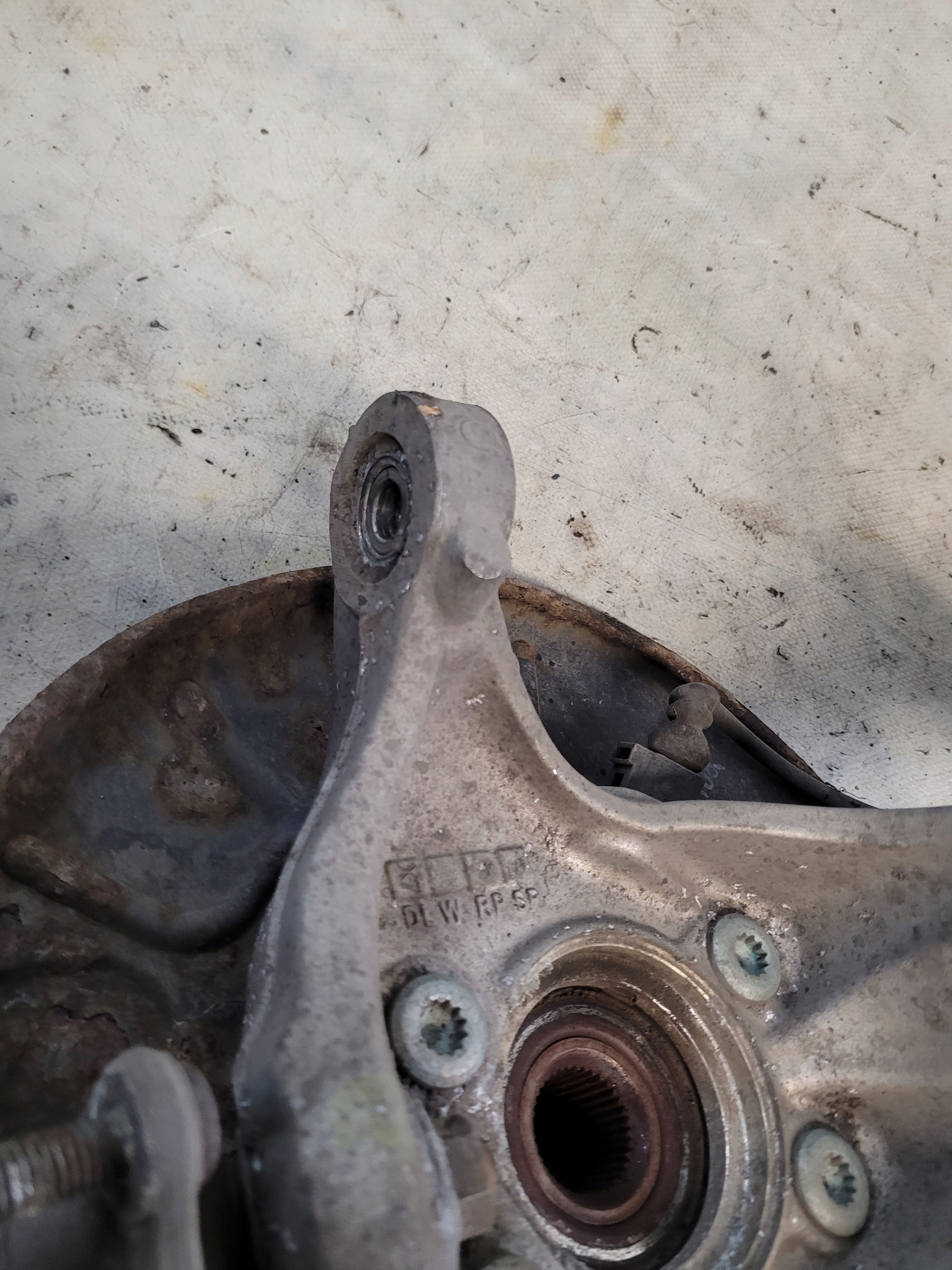 McPherson left front swing of the pivot VW PASSAT B6 2.0TSI