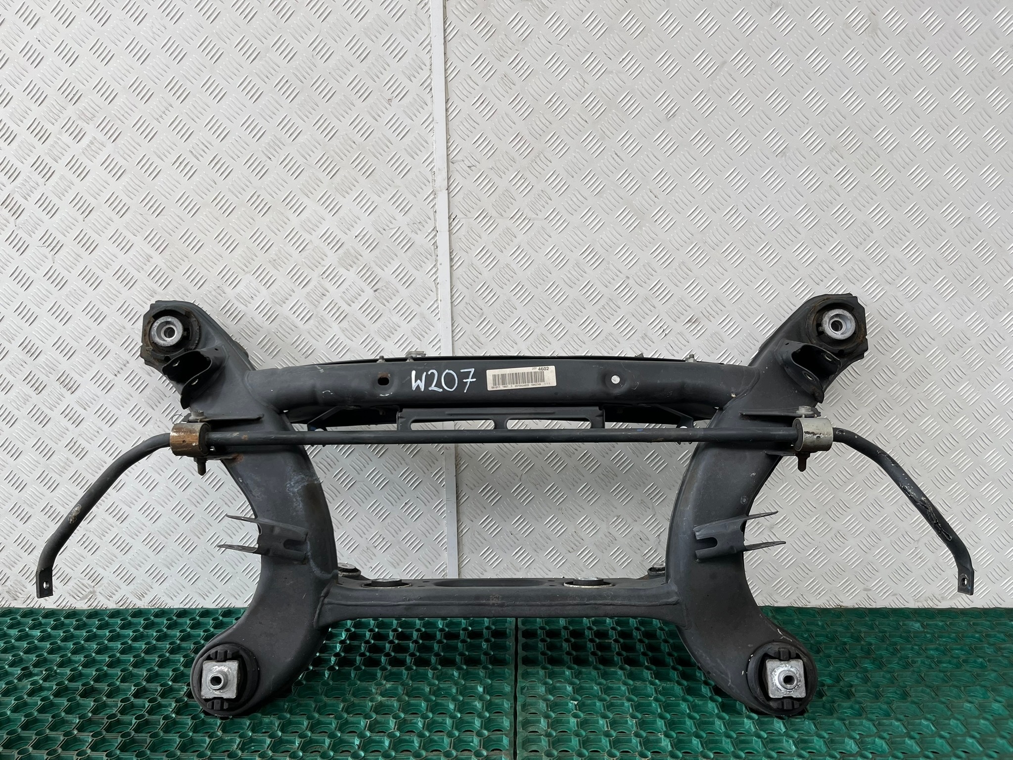 MERCEDES E-KLASA W207 E350 subframe springing rear axle beam original