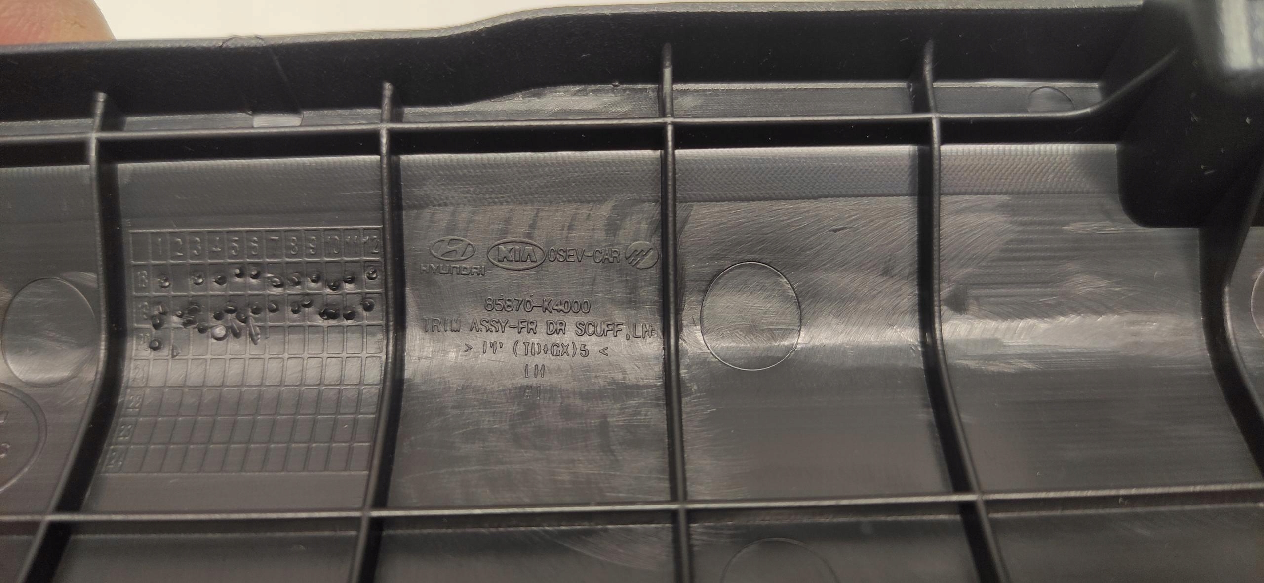 HYUNDAI KONA EV cap of the threshold left front 17