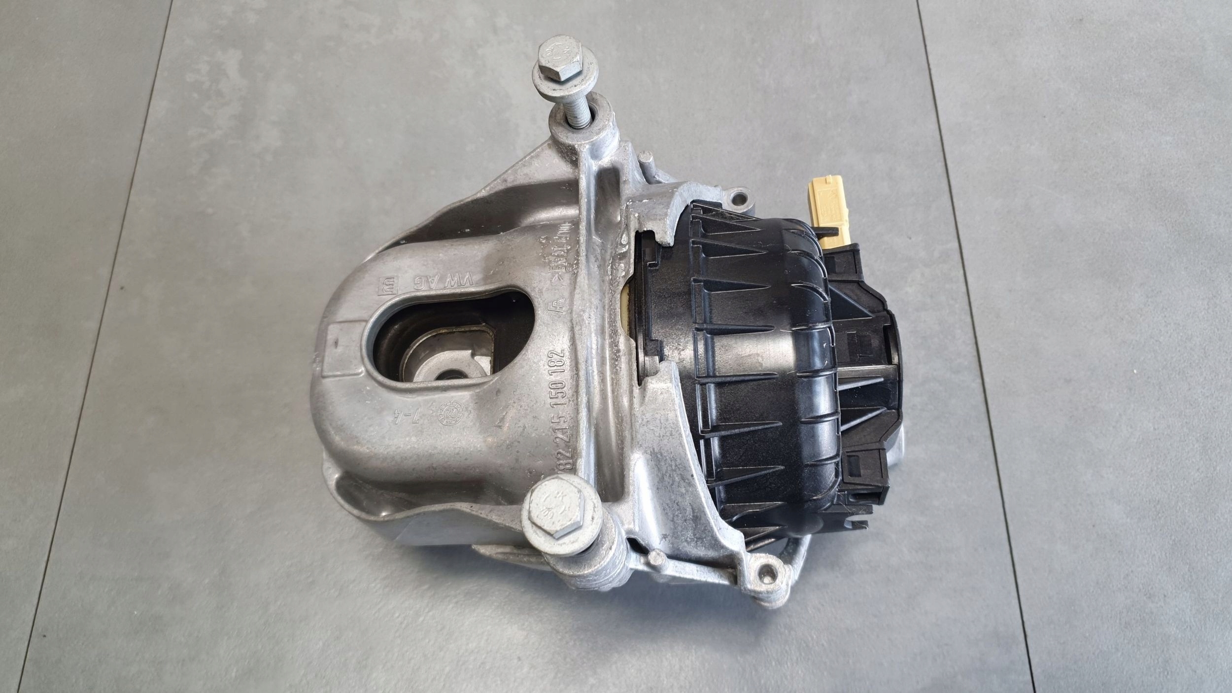 Audi Q8 holder engine mount 4M0199372FF