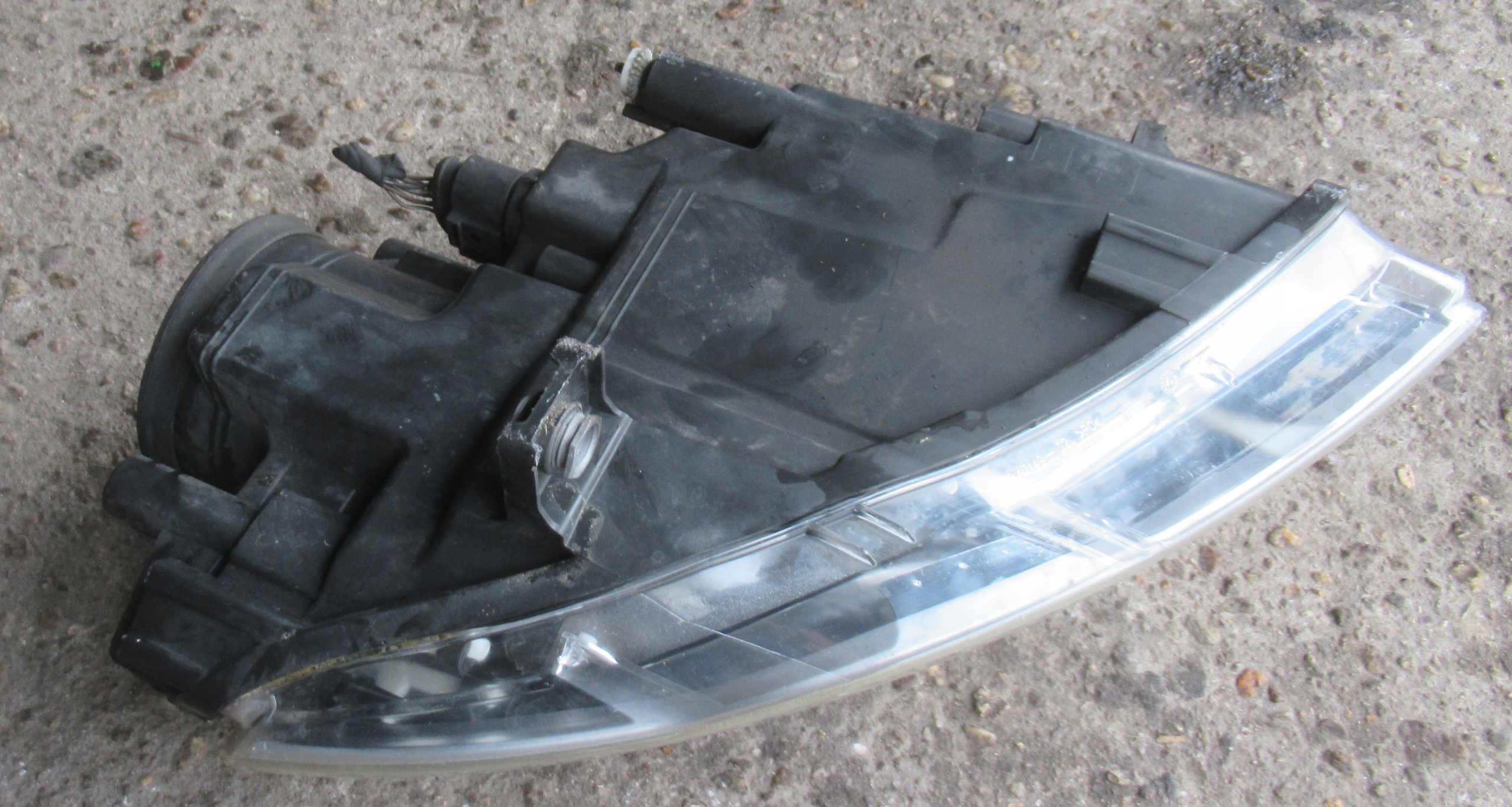 VW PASSAT B6 KOMBI 2.0 TDI 06R light left front 3C0941005Q