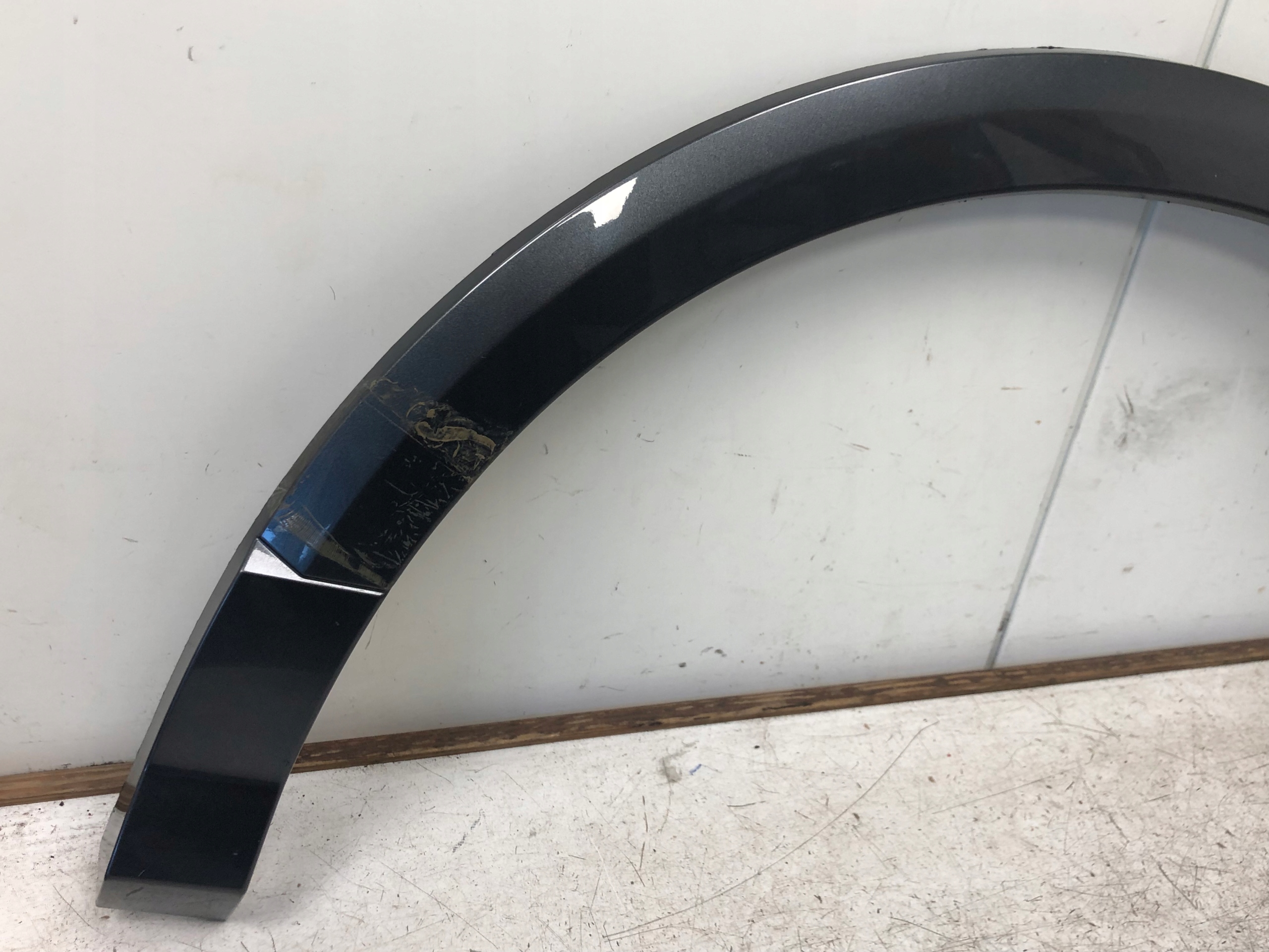 modanatura parafango sinistra posteriore AUDI Q2 81A853817A