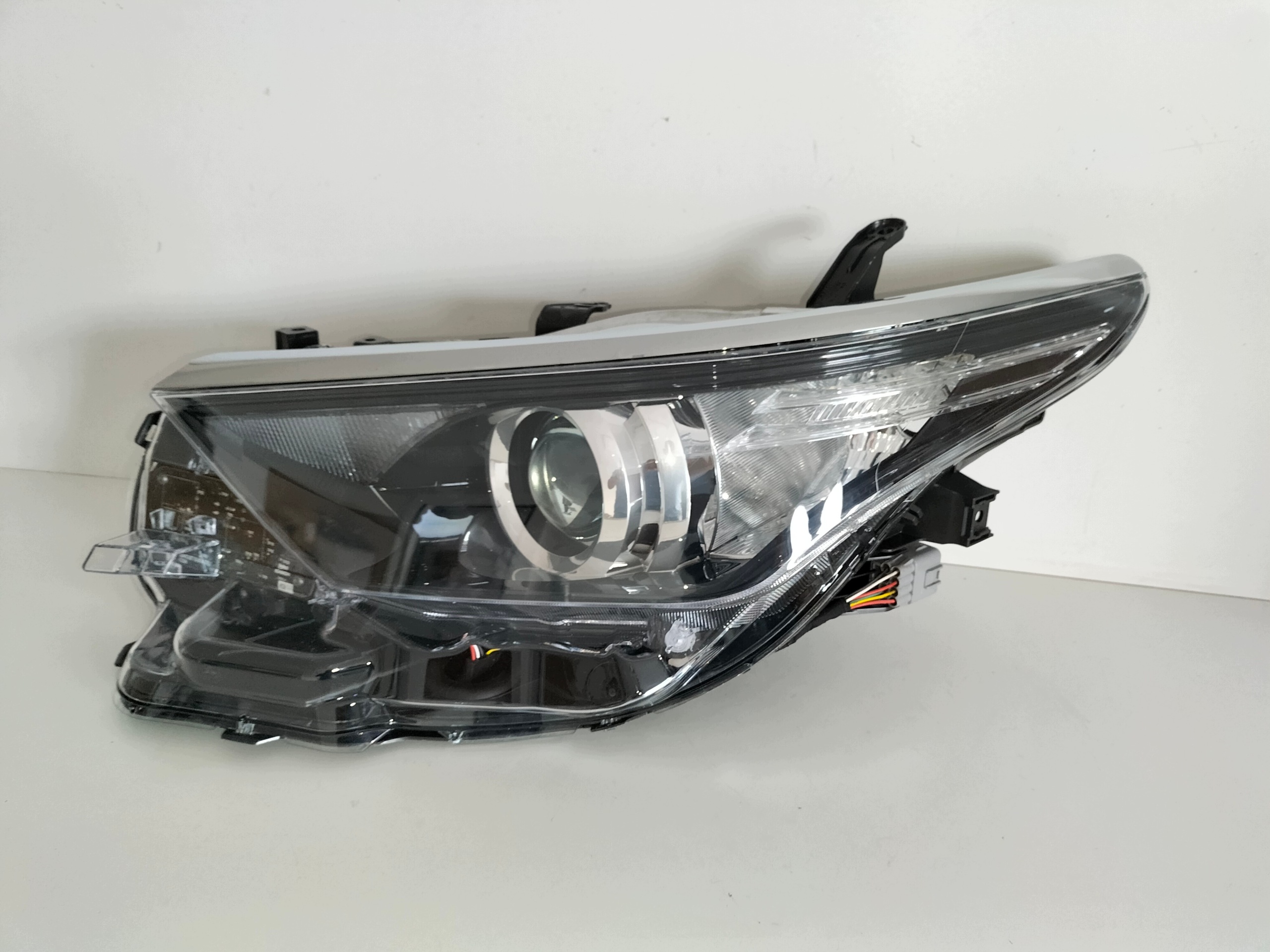 light front reflektor left TOYOTA AURIS II LIFT 15