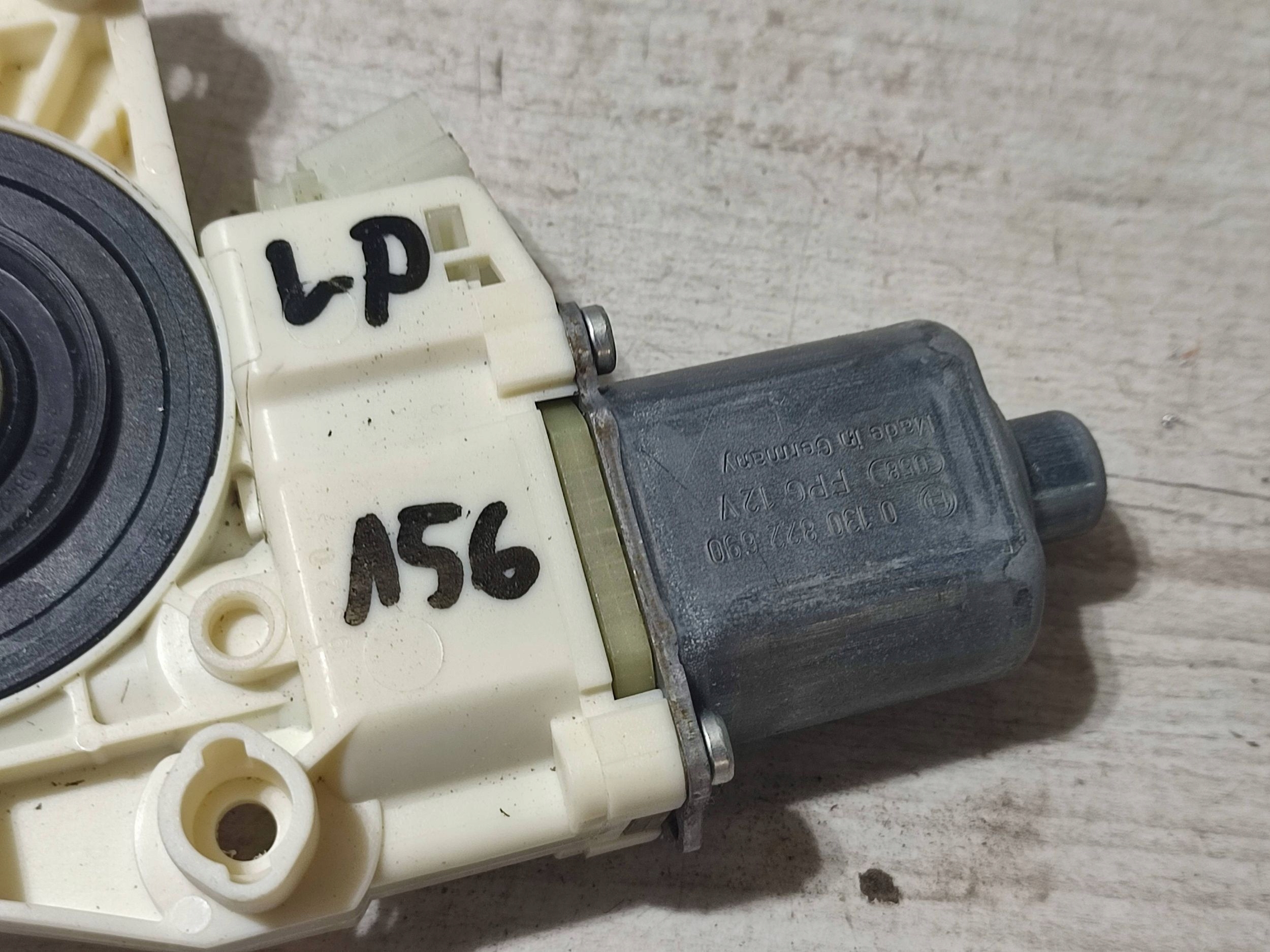 Mercedes-Benz GLA W156 2015 front left engine regulatora windows door
