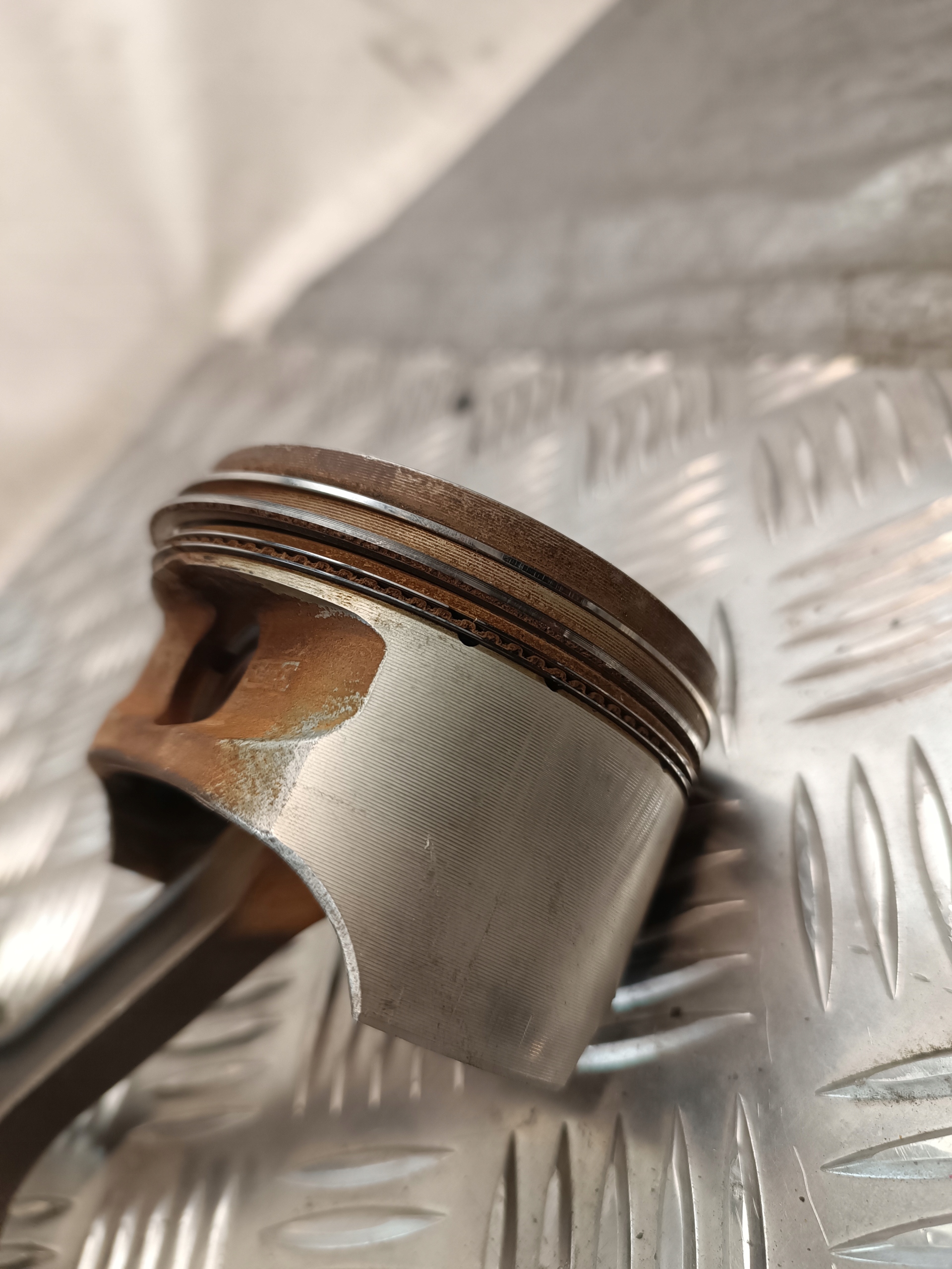 piston connecting rod FORD FOCUS MK III 1.6B