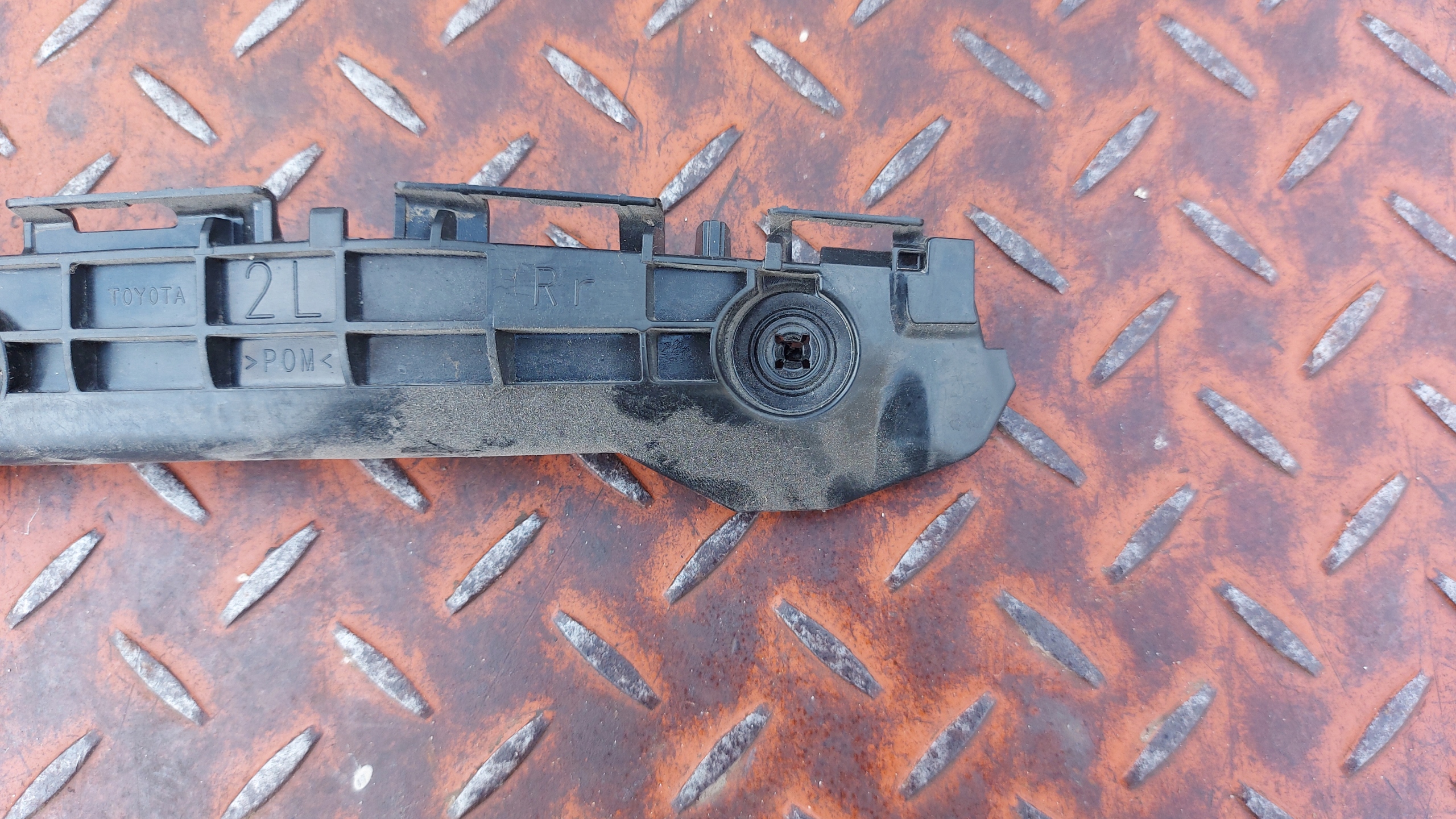 bumper bracket left rear part TOYOTA YARIS III 17- LIFT