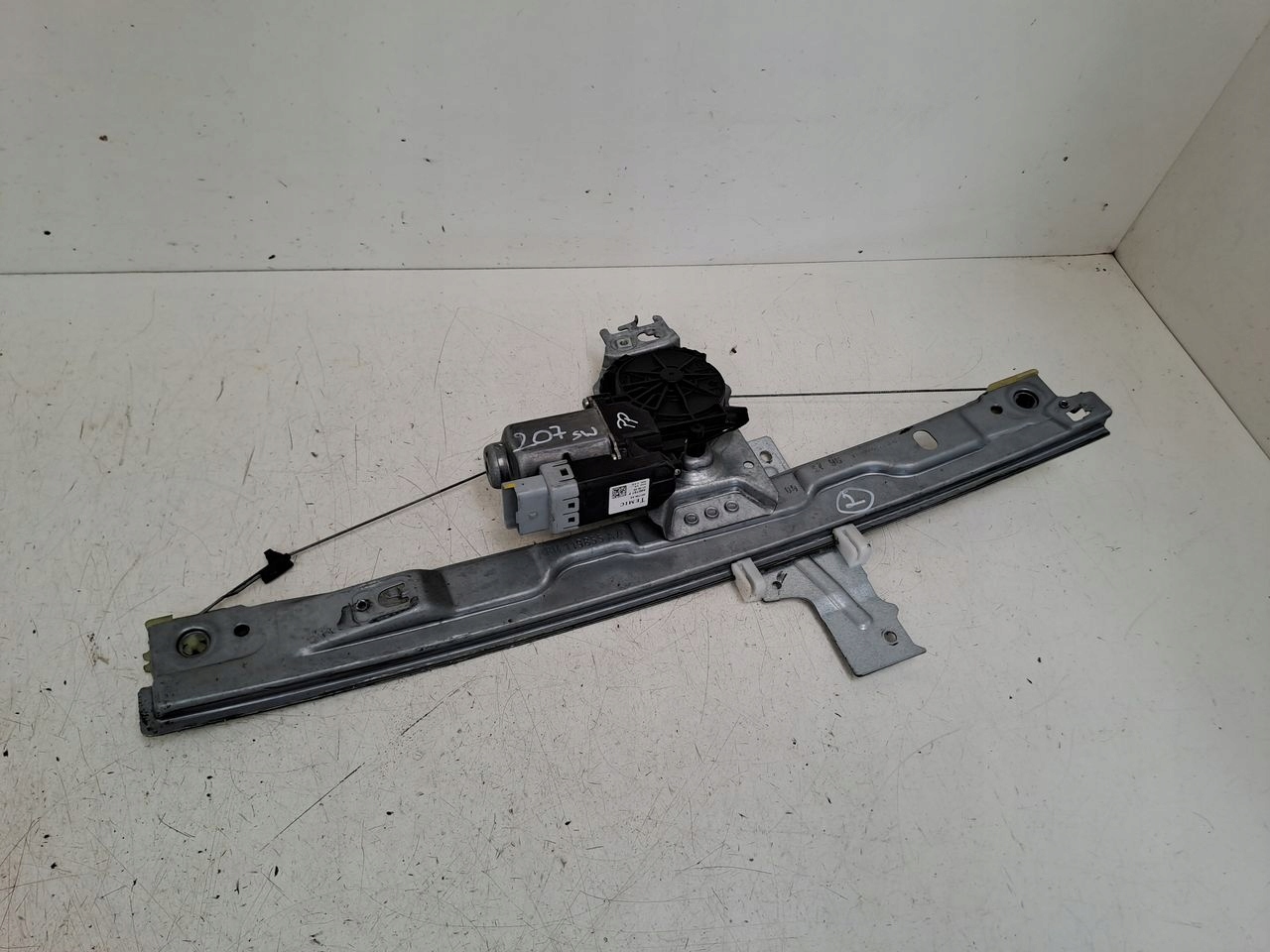 window regulator right front Peugeot 207 SW 1,6