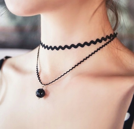 

Choker czarny łańcuszek wisiorek kólka