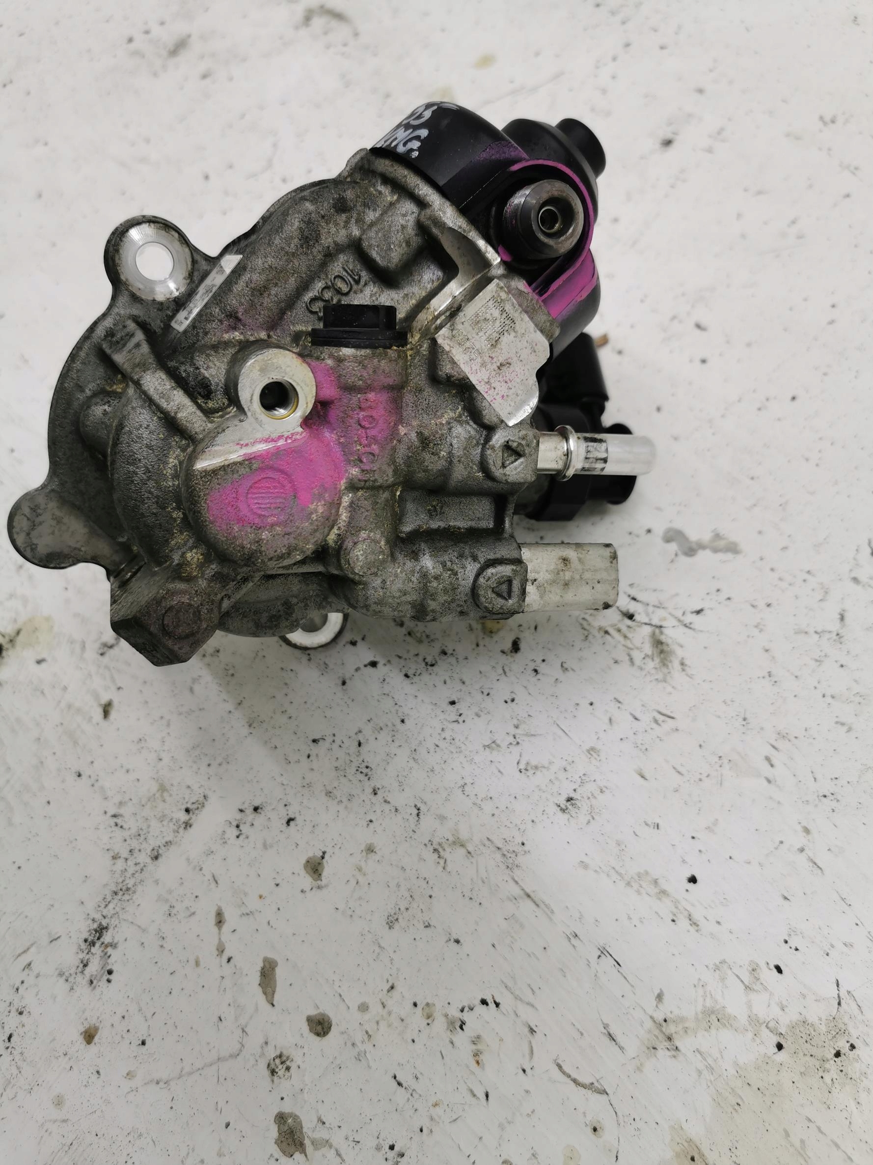 injection pump MINI COOPER F55 1.5D 8511626 B37C