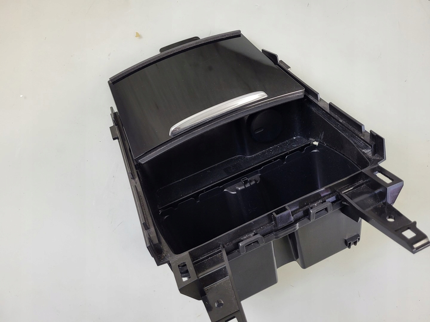 passenger compartment cupholder bracket OPEL INSIGNIA B 39080460