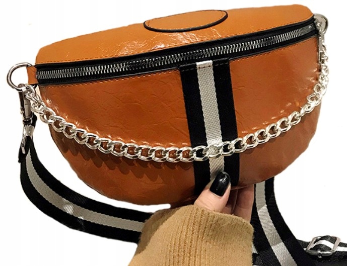 

Mała Torebka skórzana saszetka biodrówka łańcuch