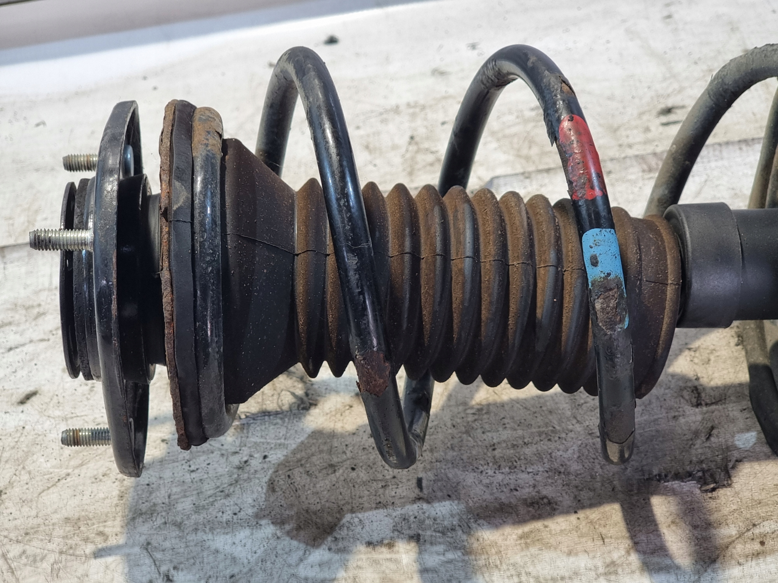 shock absorber McPherson swing right front TOYOTA PRIUS II 08r