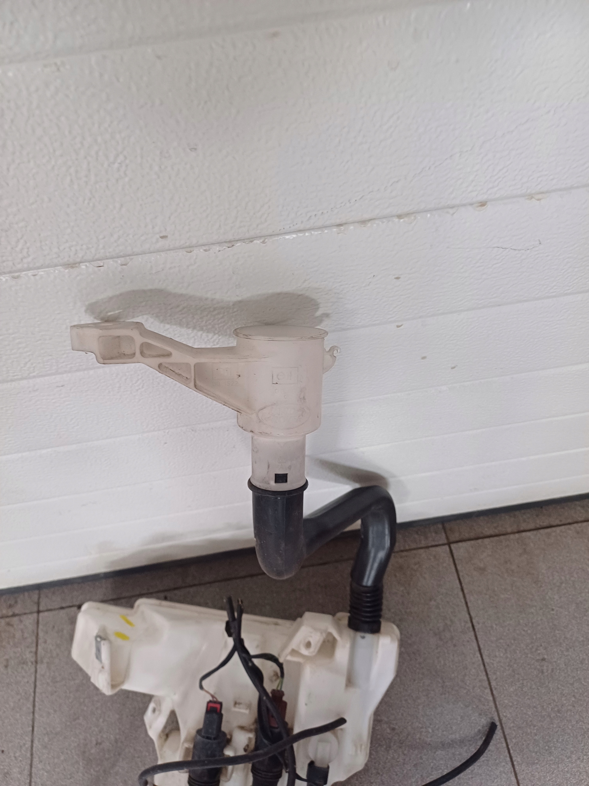 бачок омывателя жидкости Range Rover Evoque L538 BJ32-17B613-B