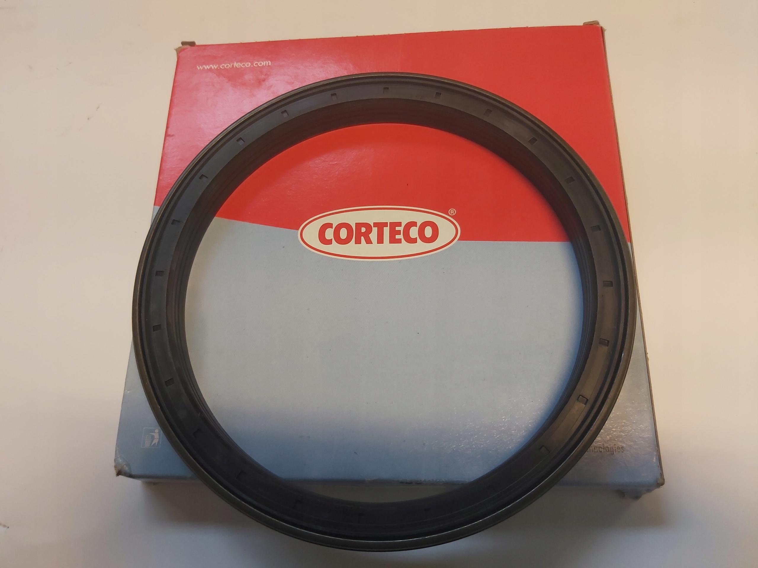 12018750B - CAT 428CD VOLVO ZF УЩІЛЬНЮВАЧ LUBLIN