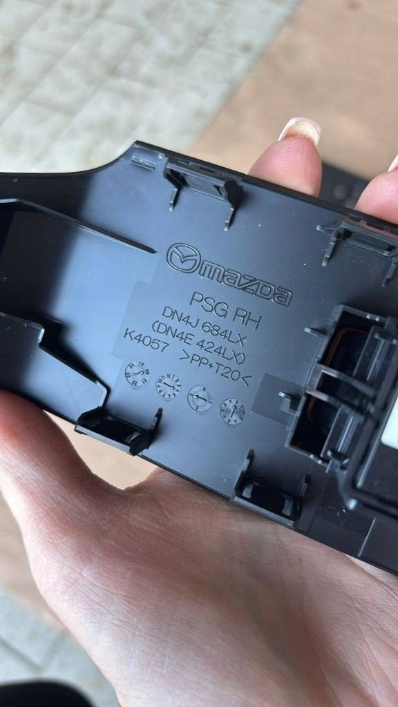 switch windows uchylnej front side right Mazda MX-30 BDGF66370