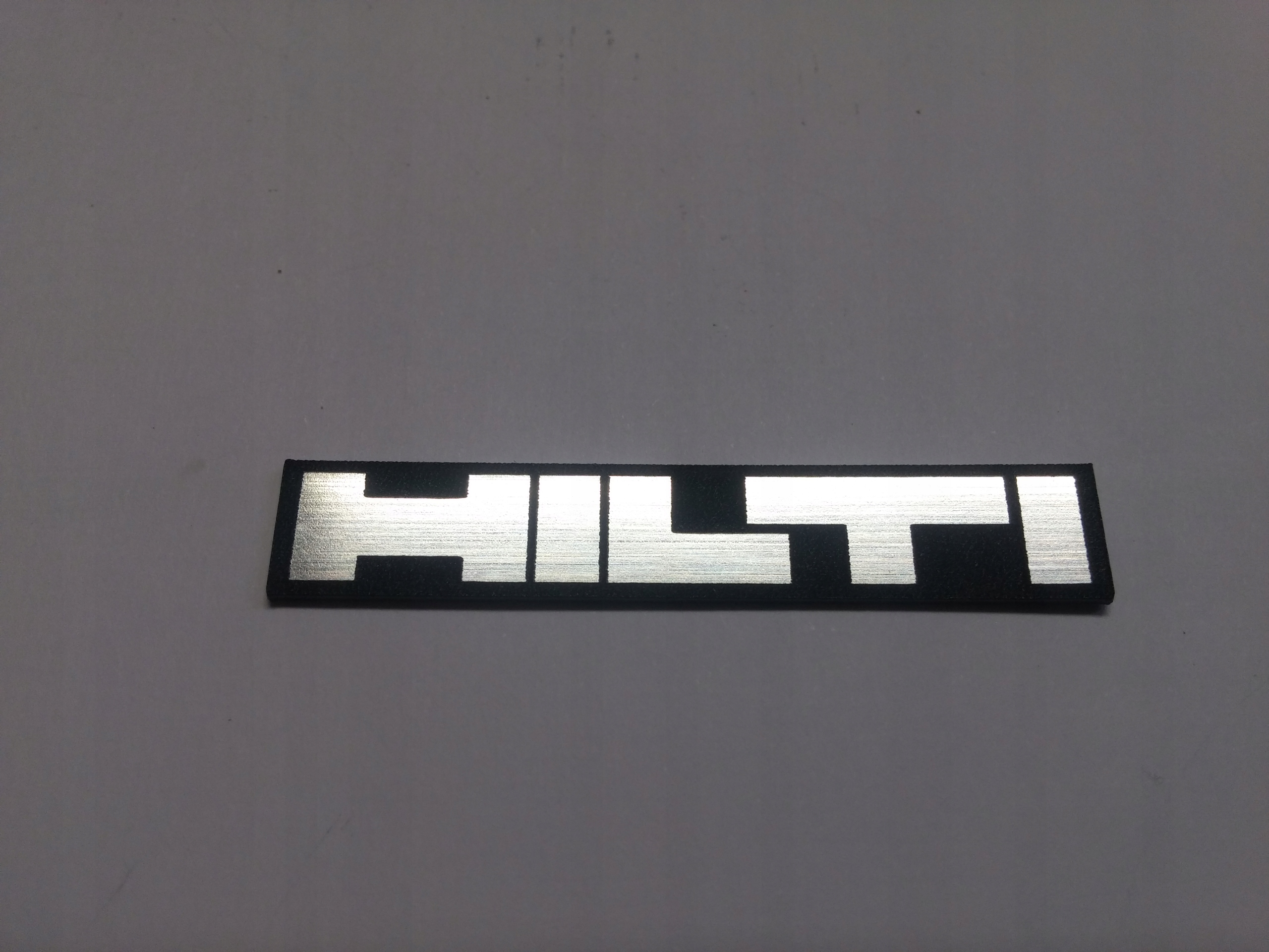 

Hilti naklejka emblemat 47 x 8 mm*SREBRNA