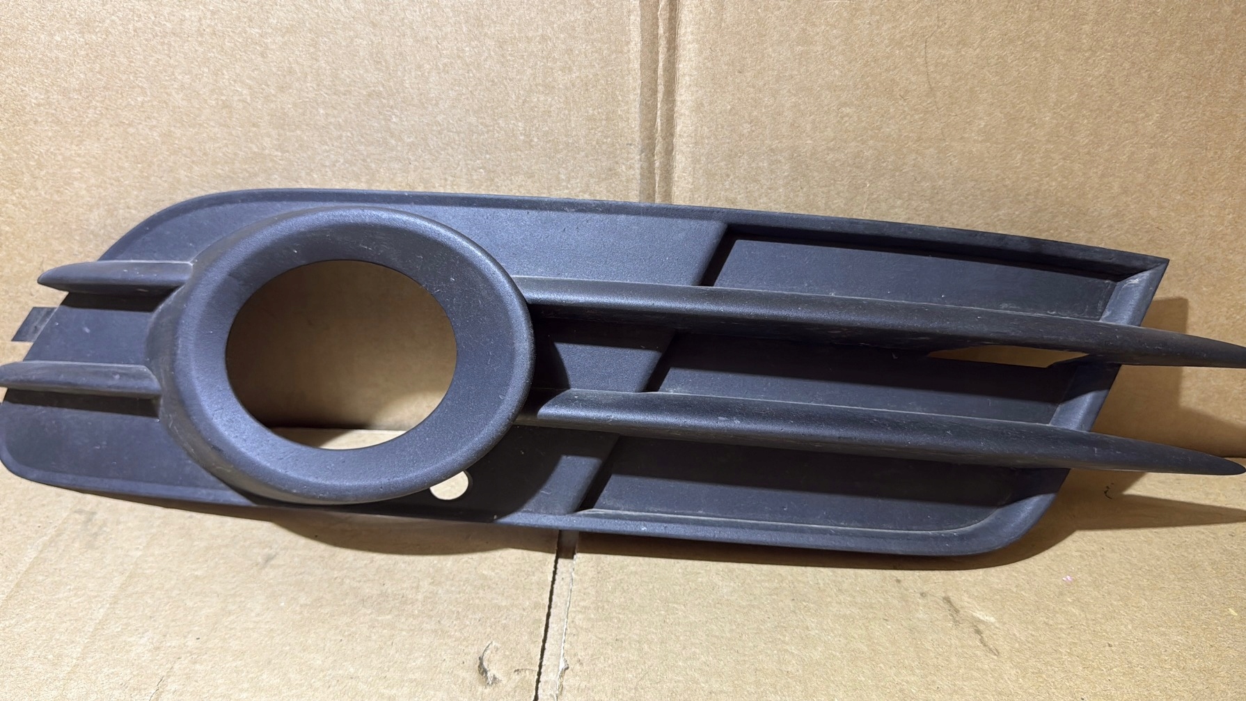 AUDI A6 C7 right grid grille of a bumper 4G0807682G 4G0807682A