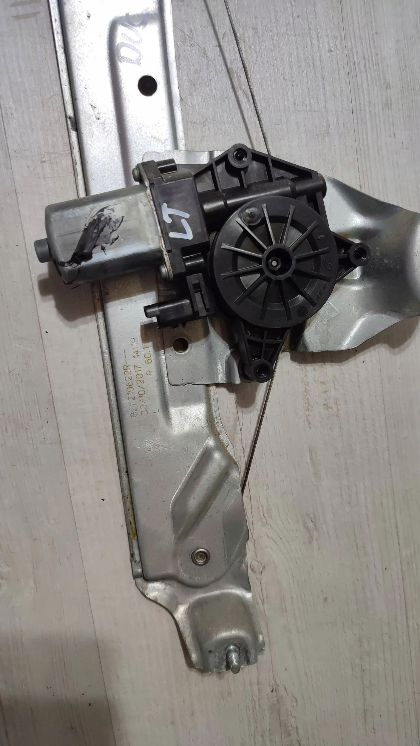 Dacia Duster II 17r 1.2 rear part side left mechanism windows